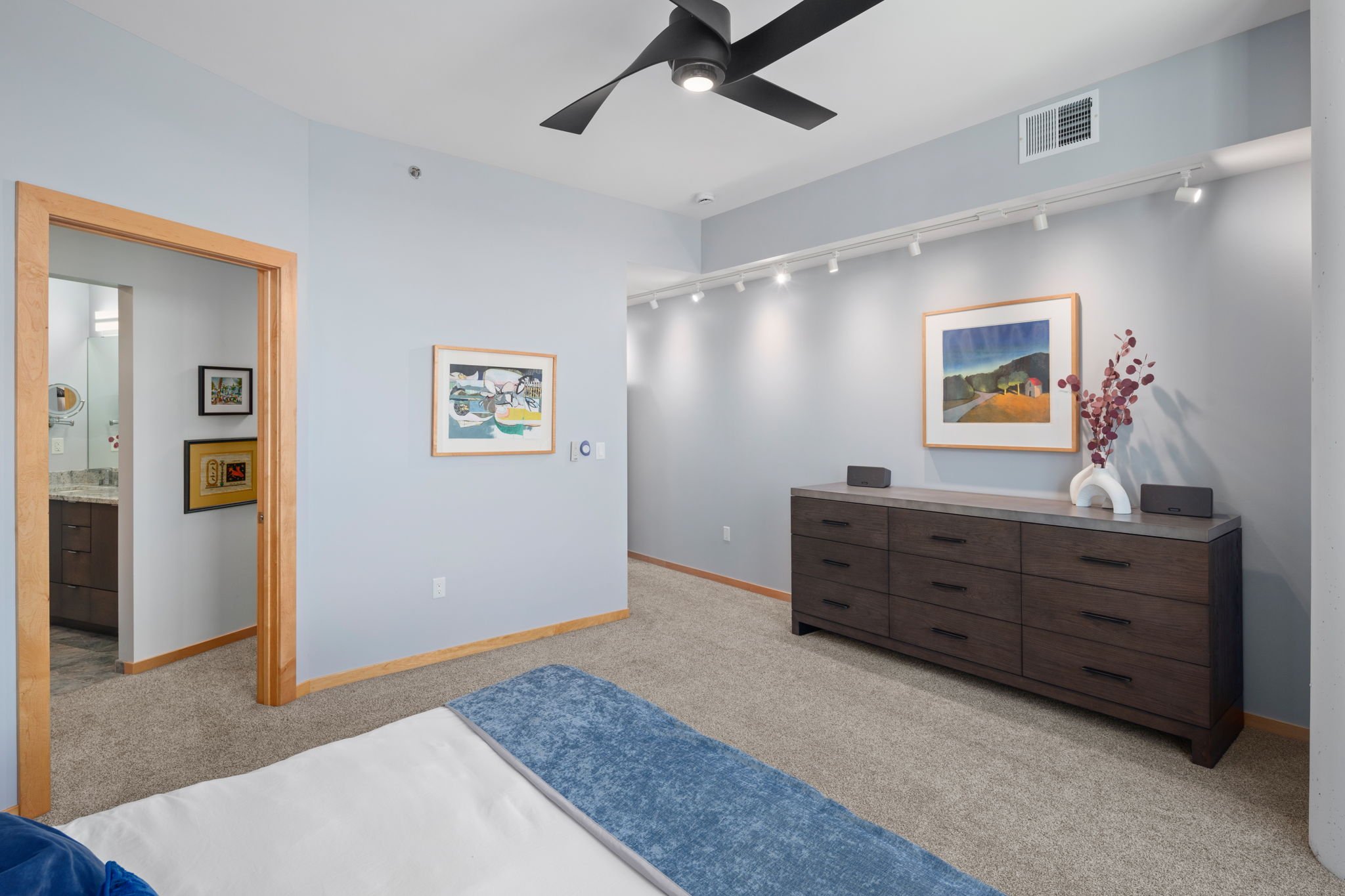 31-web-or-mls-Legacy 1201-0031.jpg