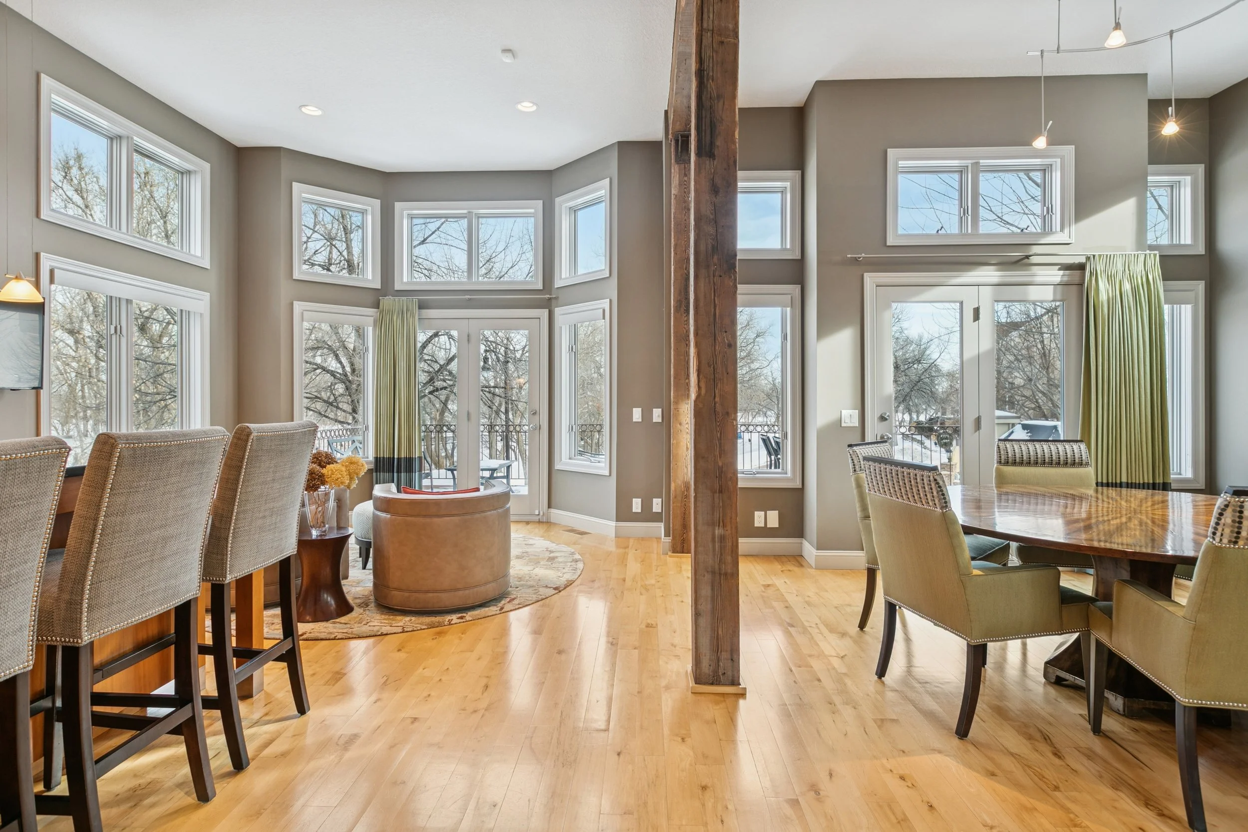 606 River | The Landings | North Loop | $1,595,000 | Coming Soon