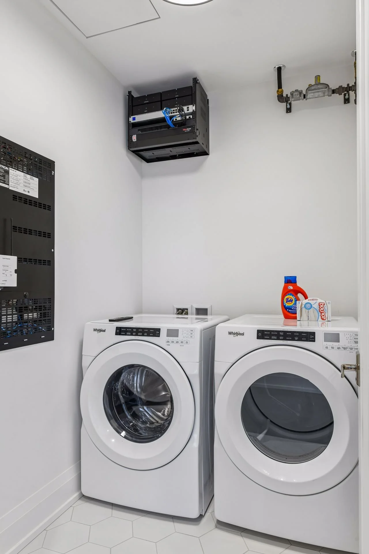 1111 W River Pkwy 21B - Spacecrafting - 0049.jpg