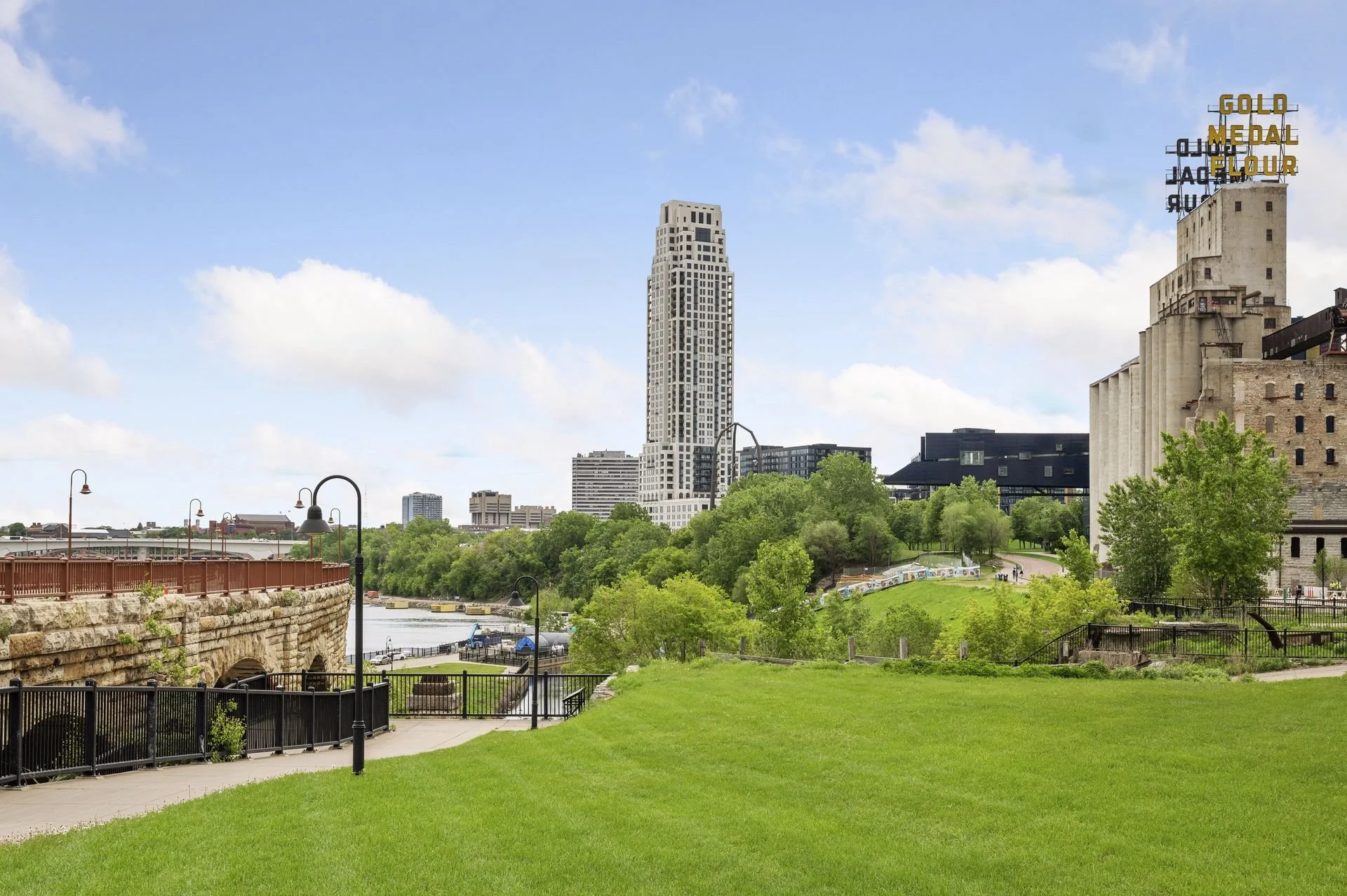 1111 W River Pkwy 21B - Spacecrafting - 0050.jpg