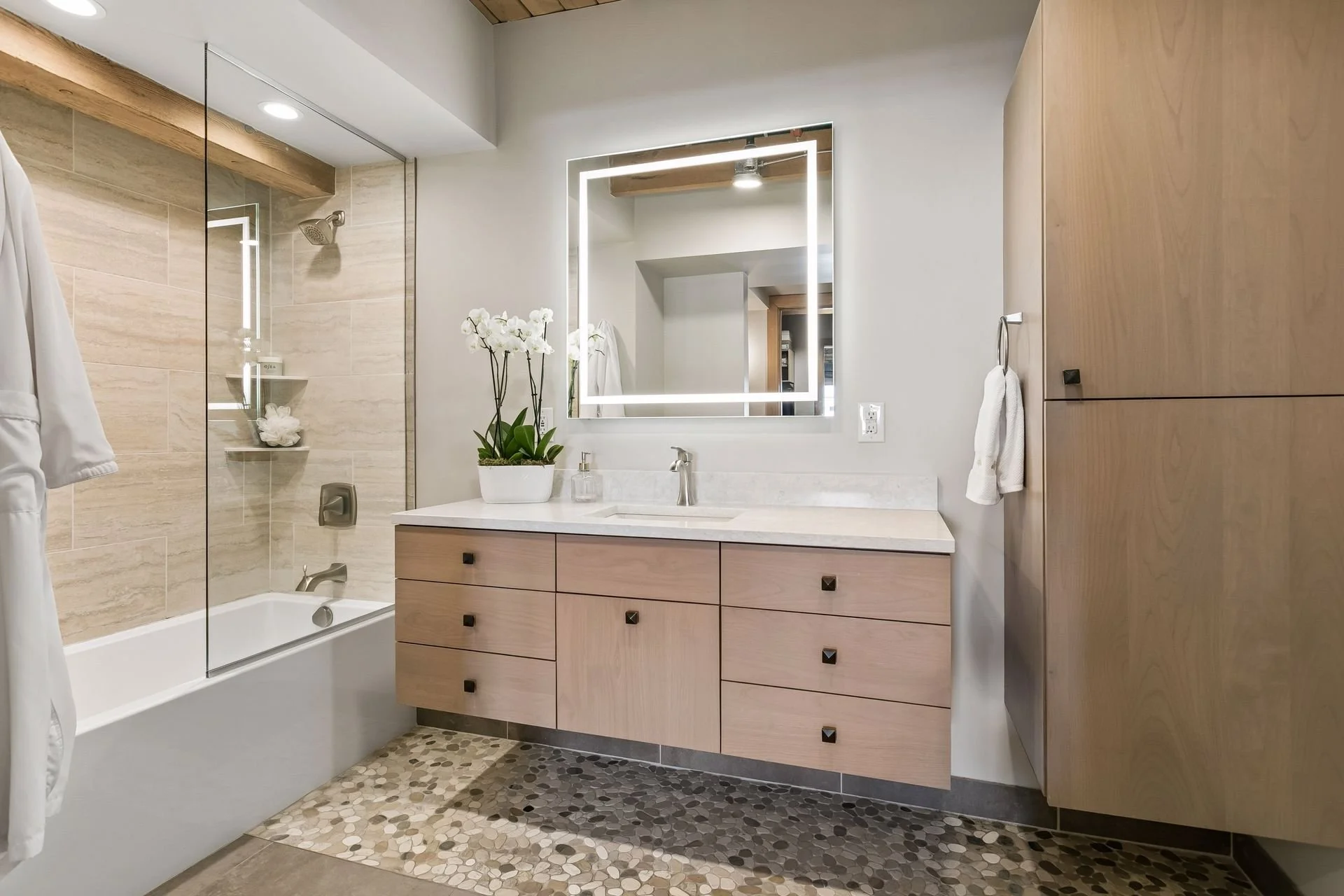 404 Washington Ave N - Spacecrafting - 0035.jpg