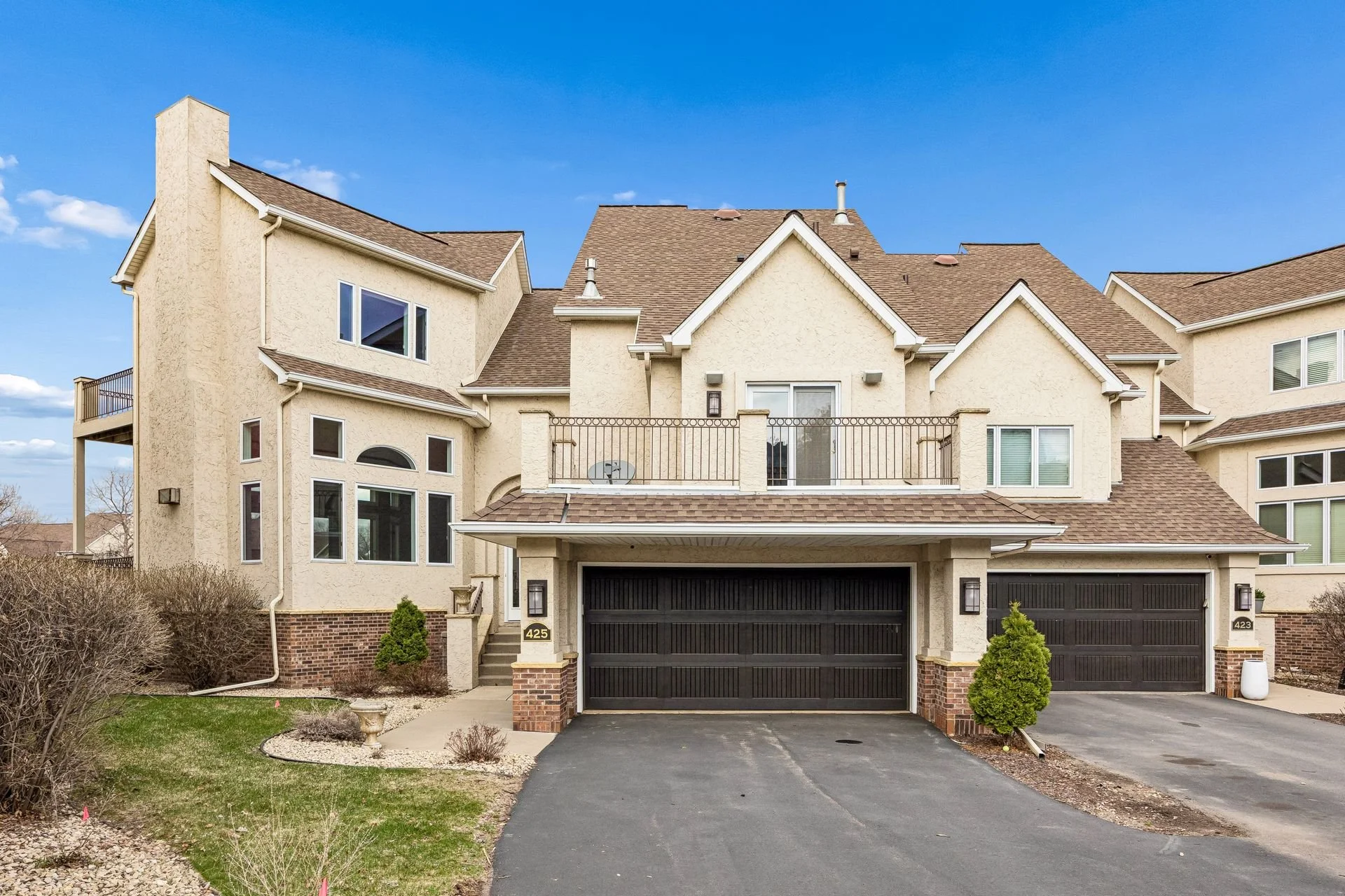 425 River | The Landings | North Loop | $925,000 | Available