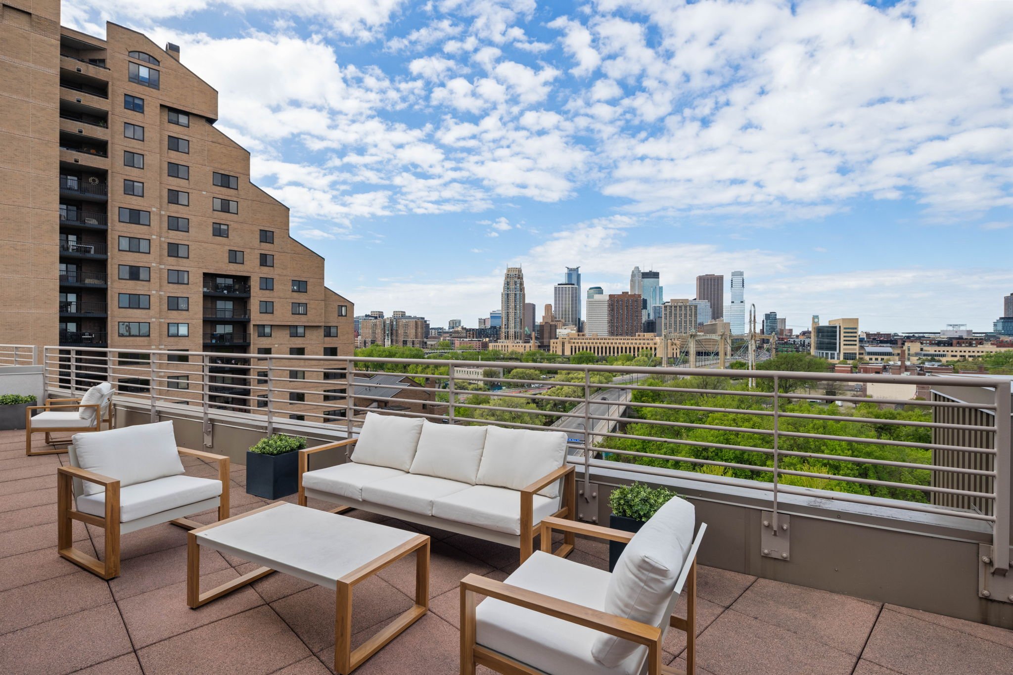 23-web-or-mls-100-ne-2nd-st-a770.jpg