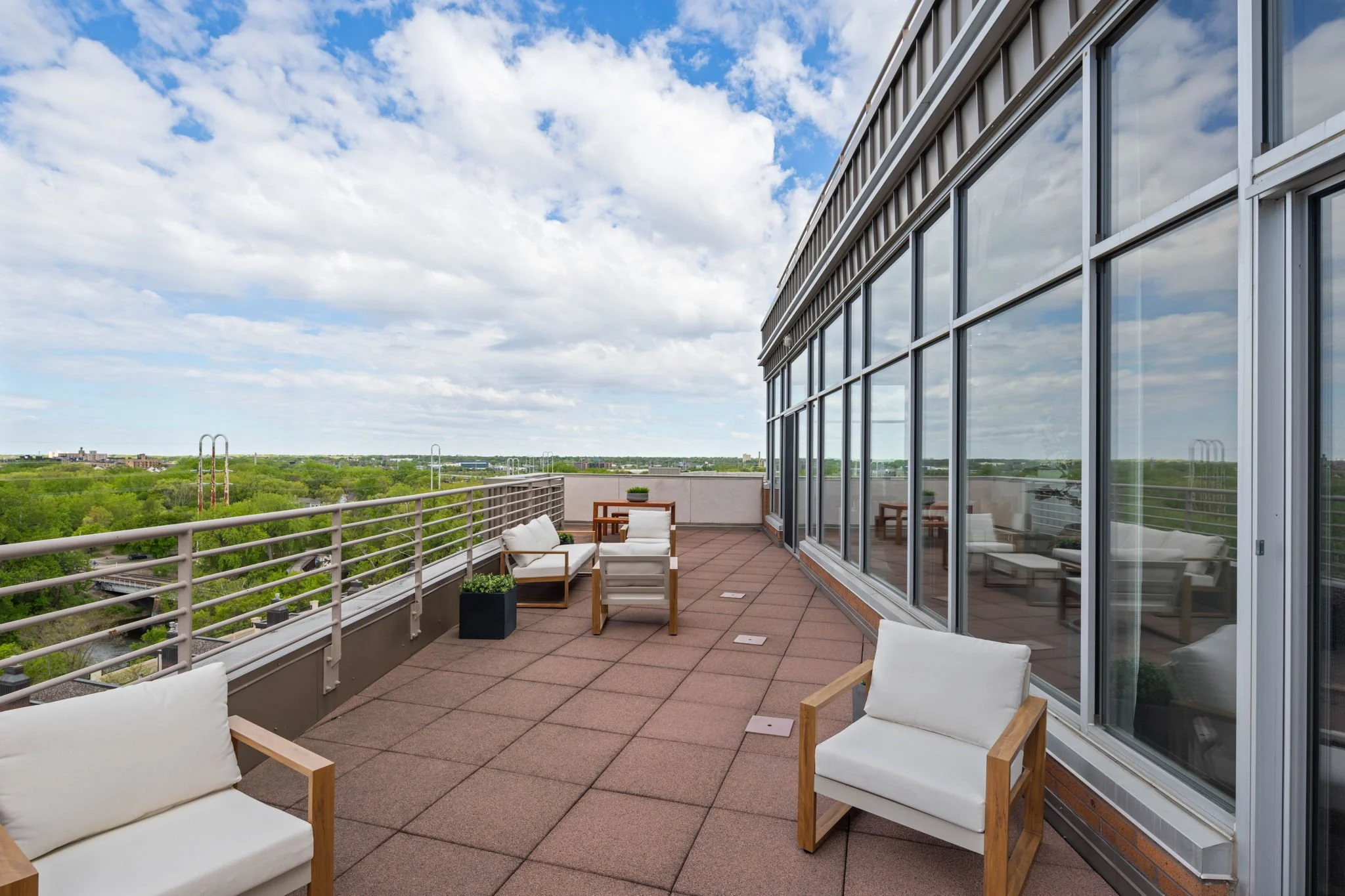 24-web-or-mls-100-ne-2nd-st-a770.jpg