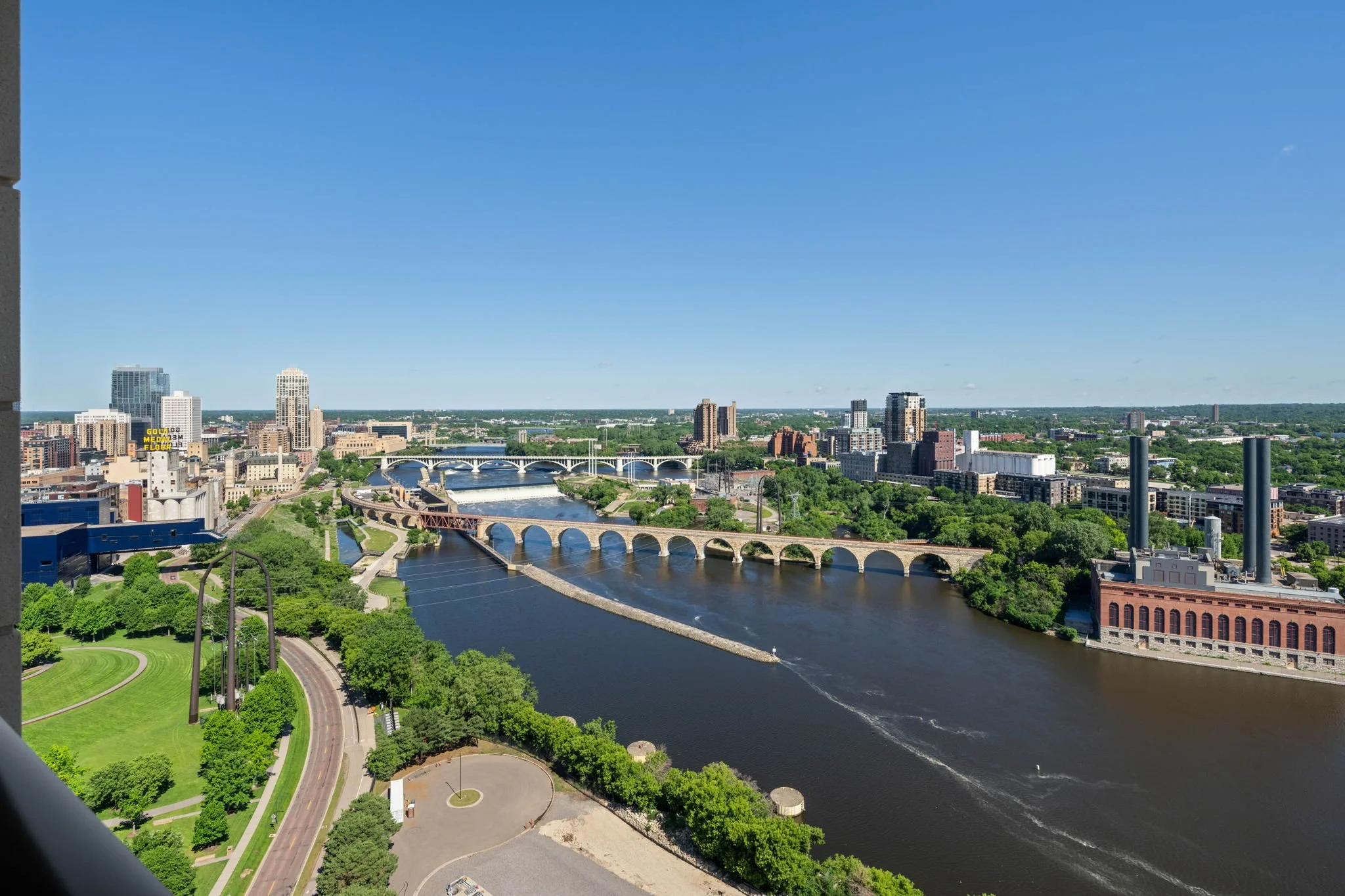 27-web-or-mls-1111-w-river-pkwy-24a.jpg