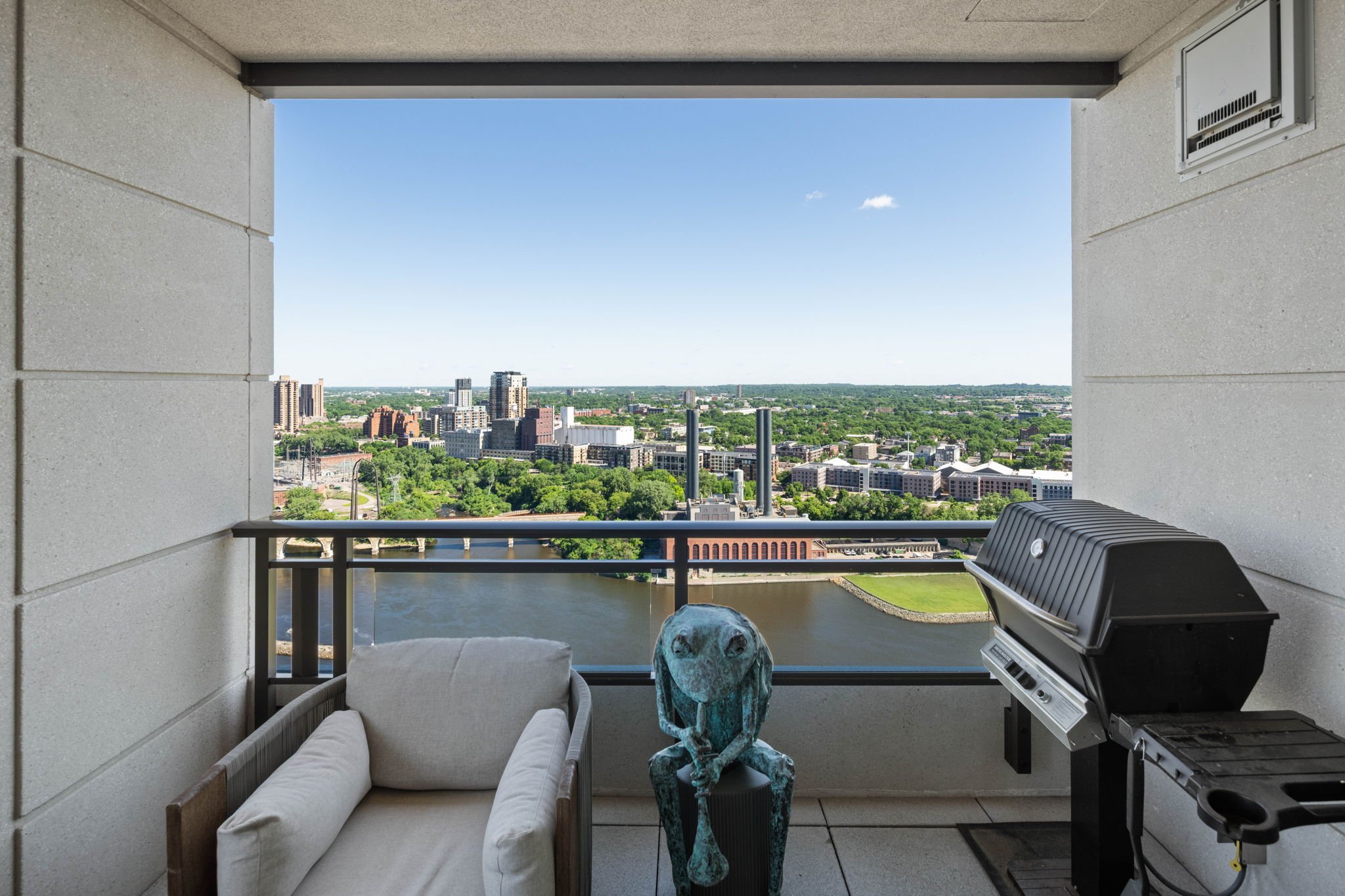 28-web-or-mls-1111-w-river-pkwy-24a.jpg