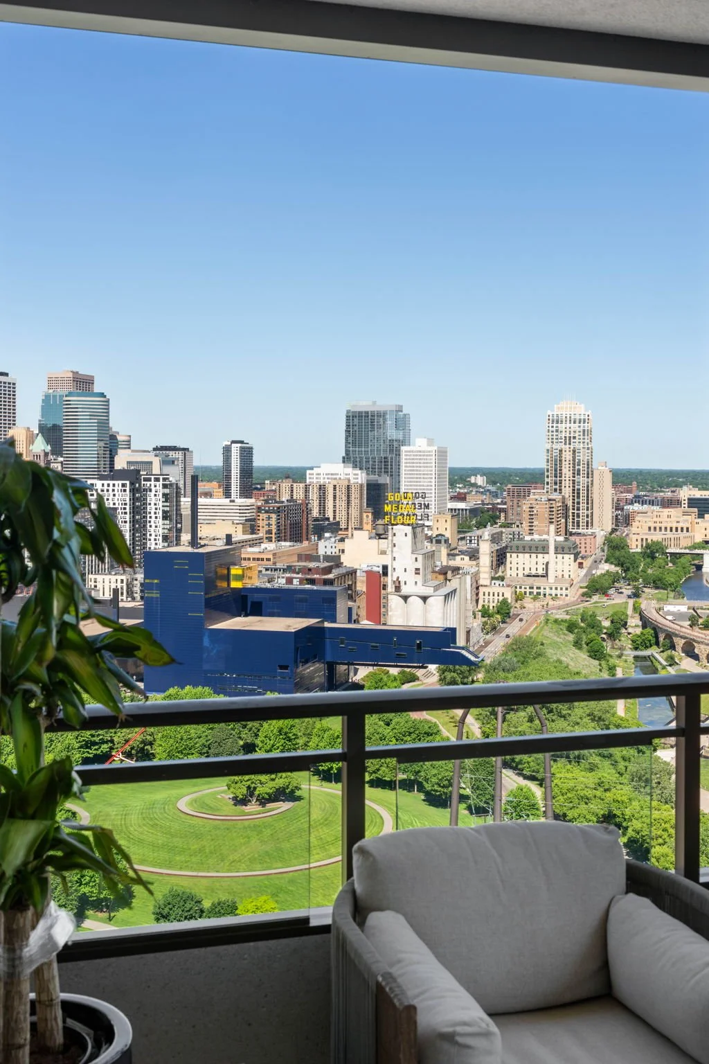 30-web-or-mls-1111-w-river-pkwy-24a.jpg