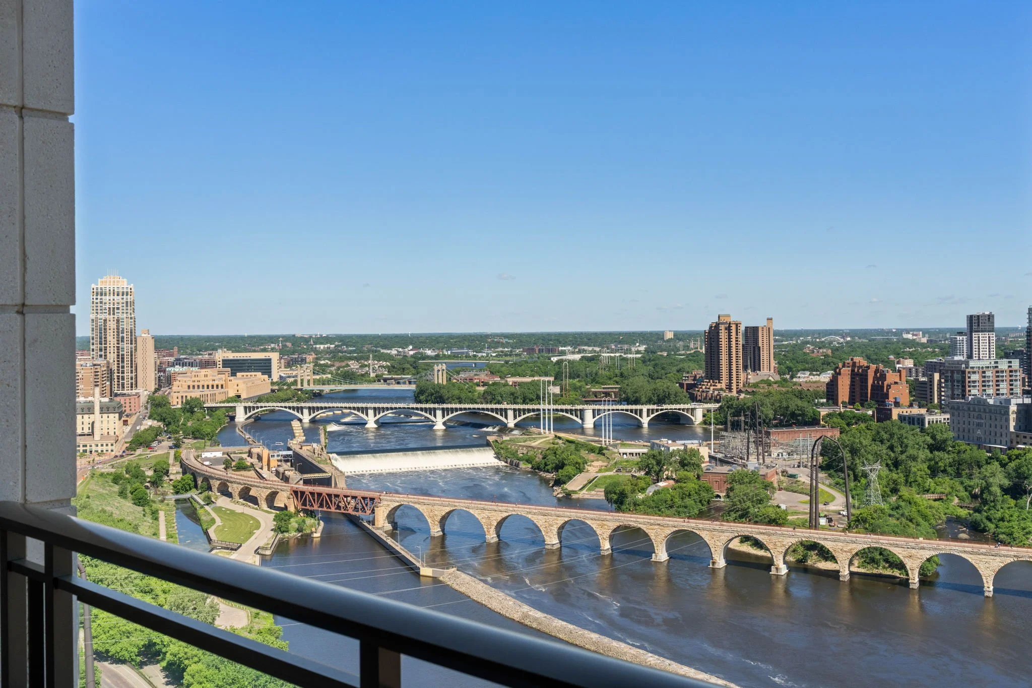 31-web-or-mls-1111-w-river-pkwy-24a.jpg