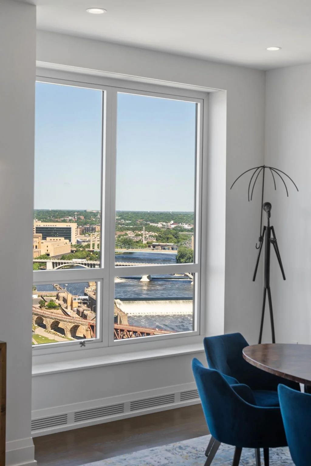 36-web-or-mls-1111-w-river-pkwy-24a.jpg