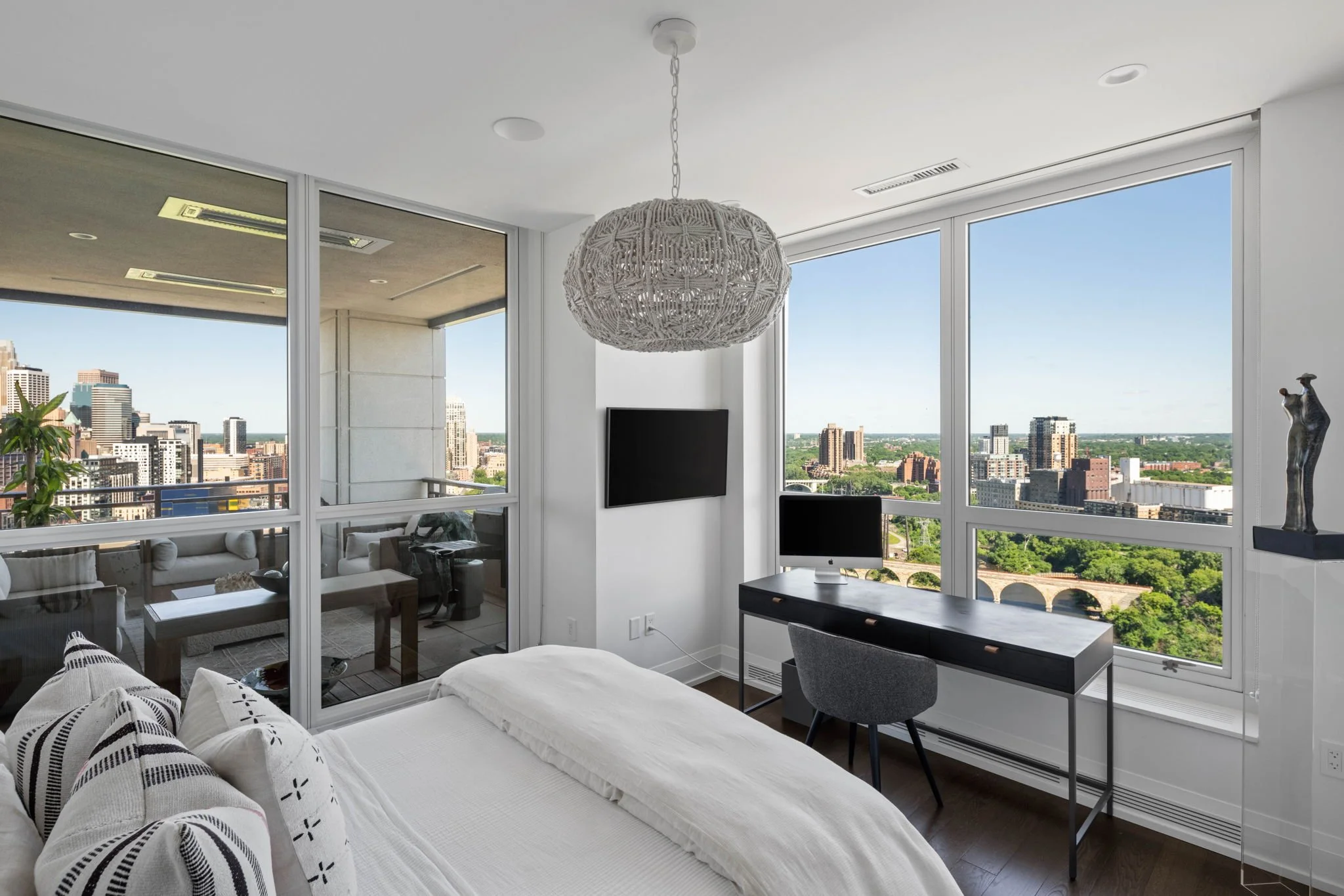 49-web-or-mls-1111-w-river-pkwy-24a.jpg