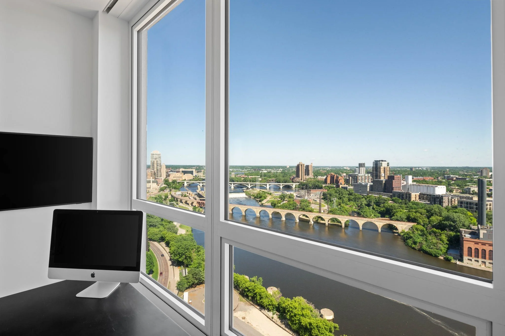 53-web-or-mls-1111-w-river-pkwy-24a.jpg