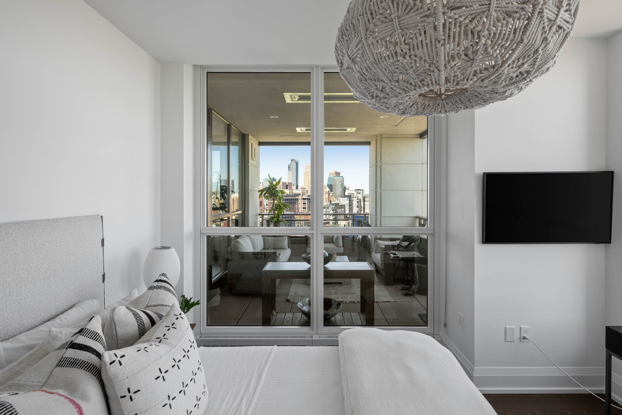 54-1-web-or-mls-1111-w-river-pkwy-24a.jpg