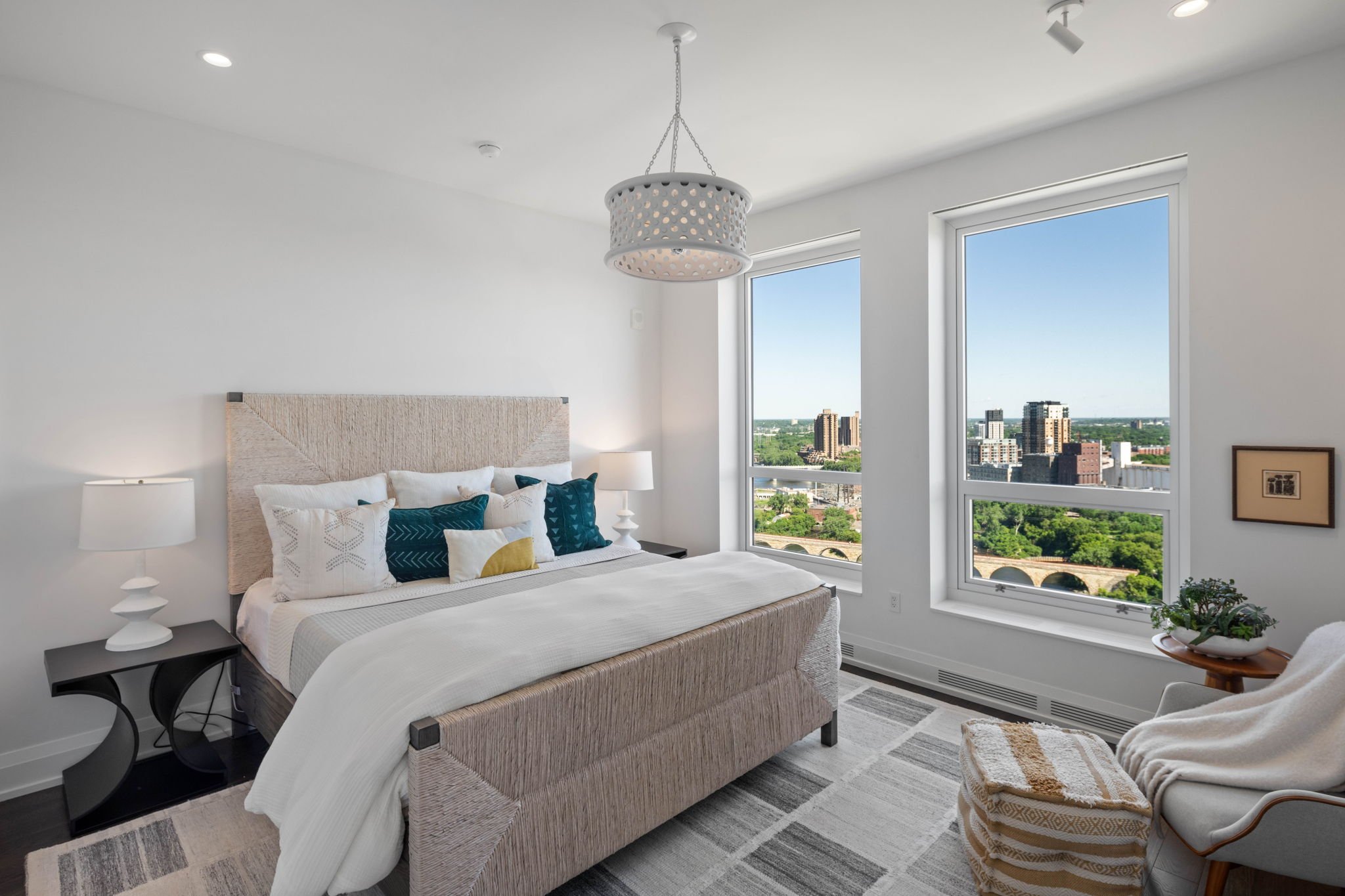 55-60-web-or-mls-1111-w-river-pkwy-24a.jpg