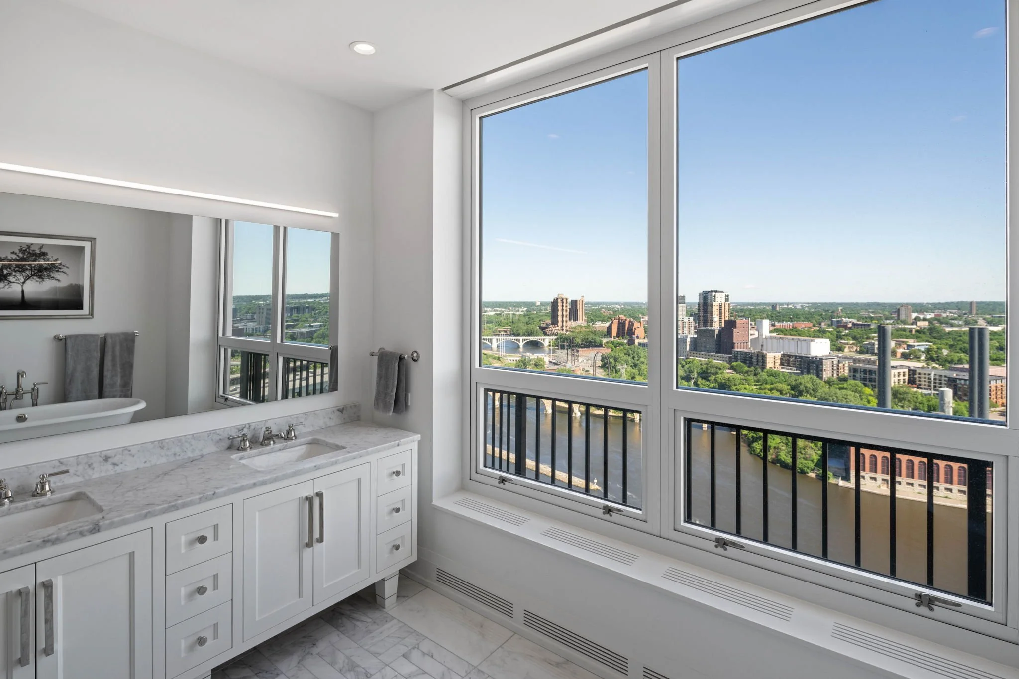55-65-web-or-mls-1111-w-river-pkwy-24a.jpg