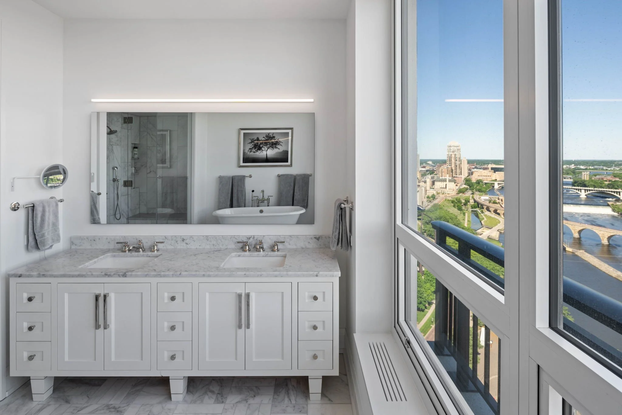 55-67-web-or-mls-1111-w-river-pkwy-24a.jpg