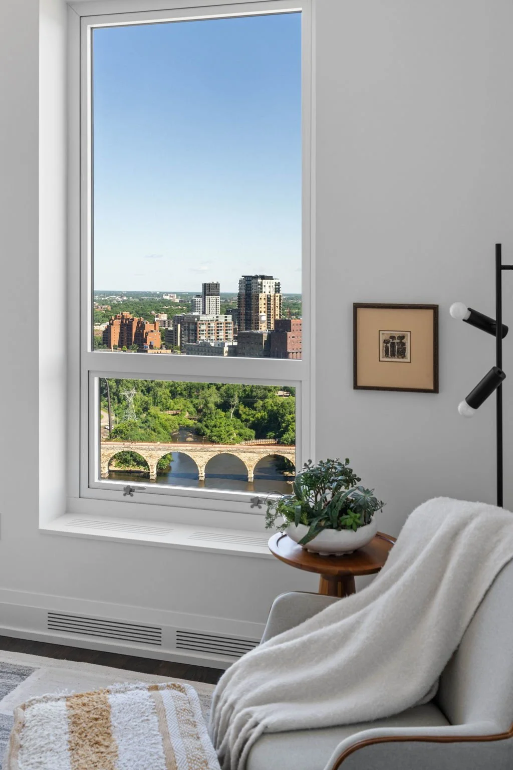 55-68-web-or-mls-1111-w-river-pkwy-24a.jpg