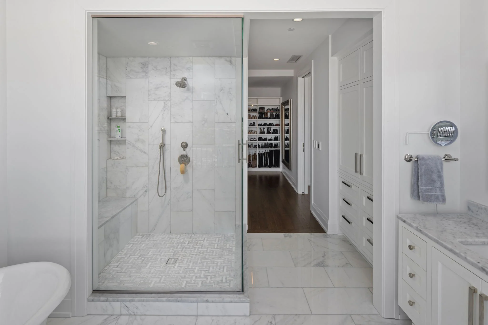 55-70-web-or-mls-1111-w-river-pkwy-24a.jpg
