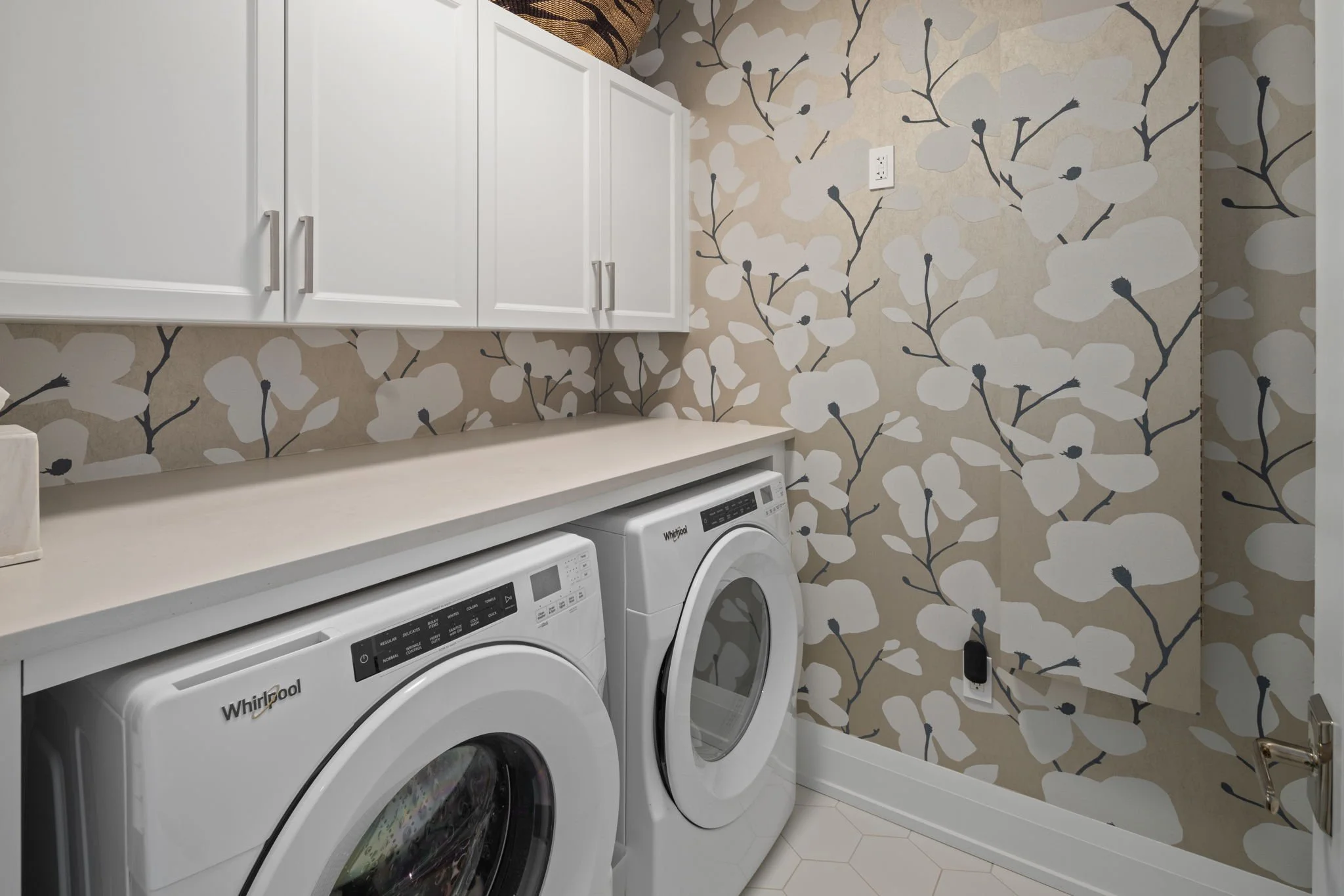 73-59-web-or-mls-1111-w-river-pkwy-24a.jpg