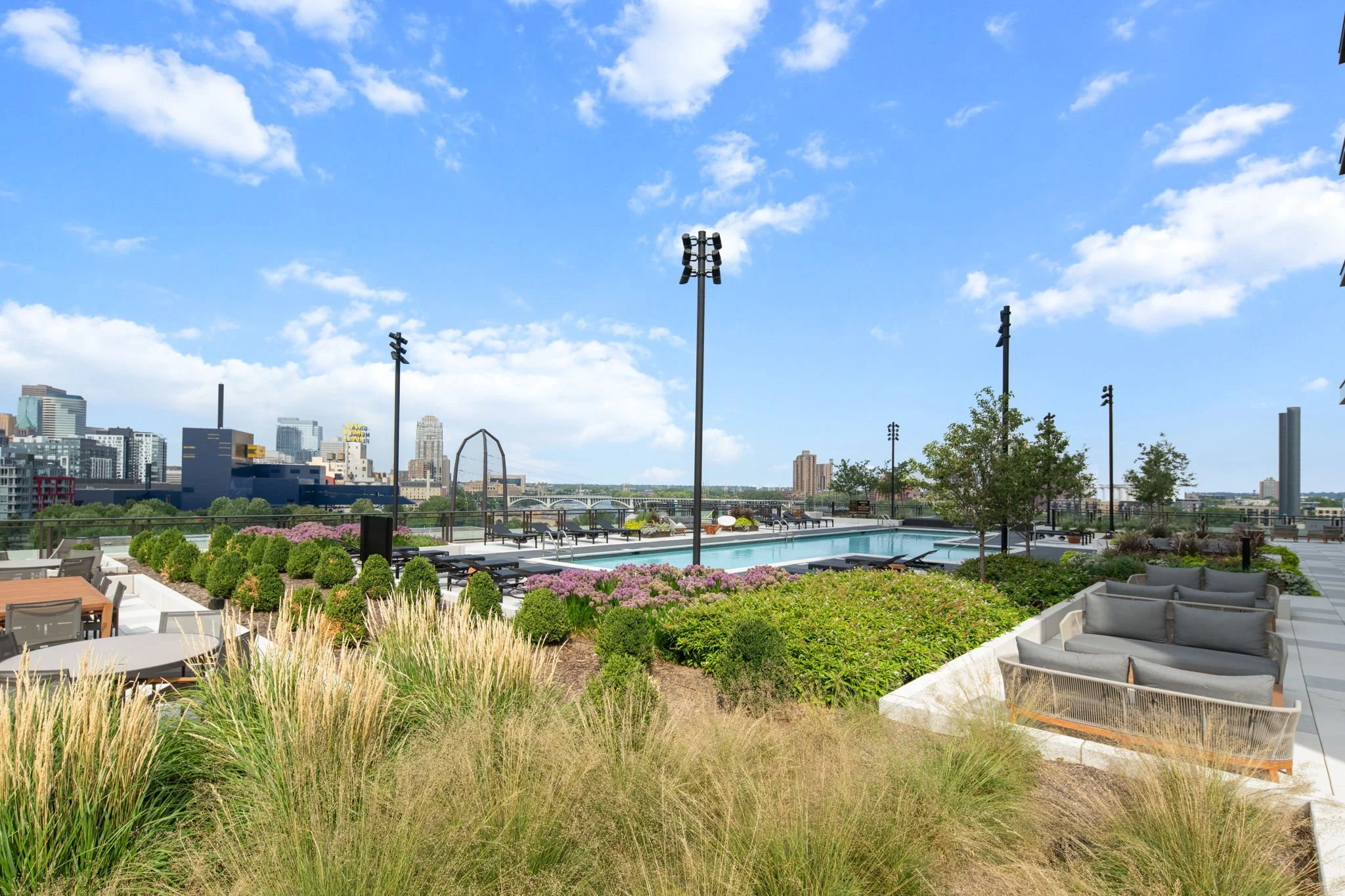 96-web-or-mls-1111-w-river-pkwy-24a.jpg