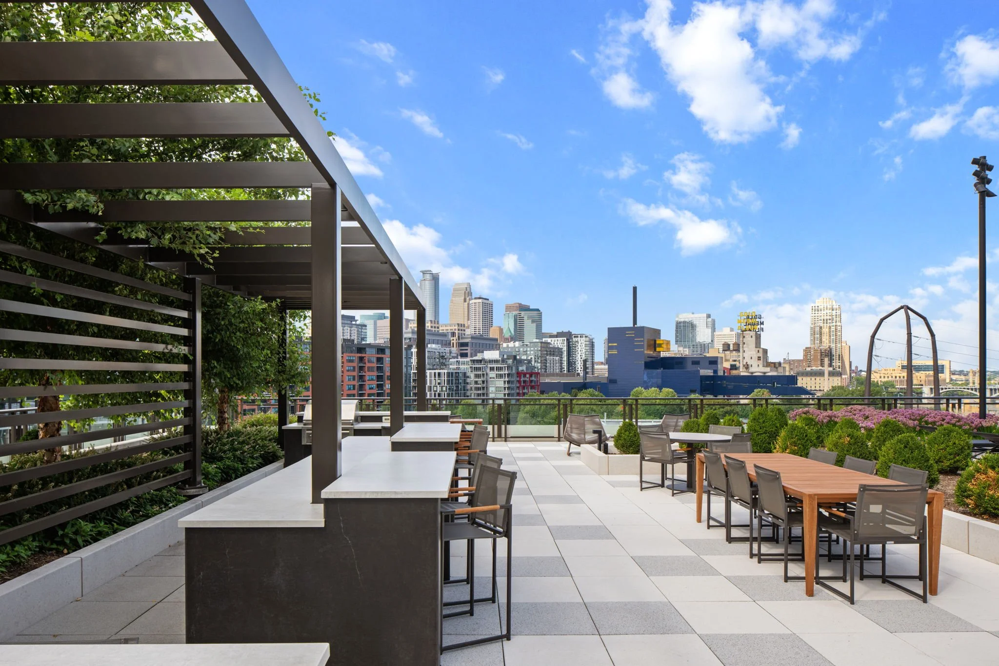 97-web-or-mls-1111-w-river-pkwy-24a.jpg