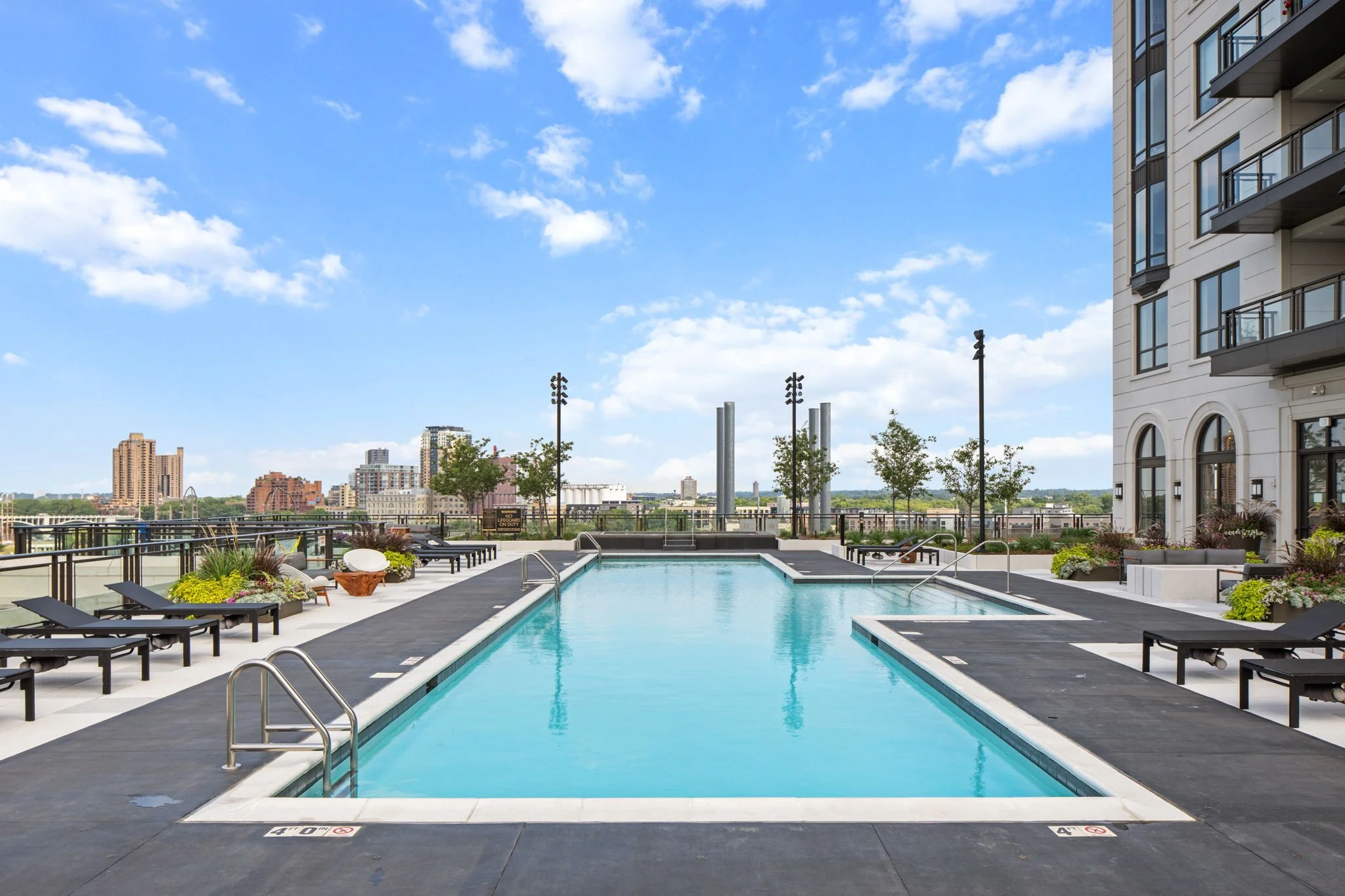 98-web-or-mls-1111-w-river-pkwy-24a.jpg
