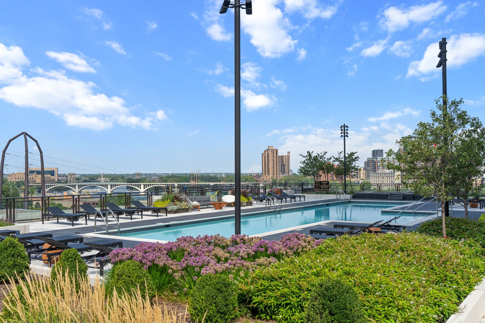 100-web-or-mls-1111-w-river-pkwy-24a.jpg