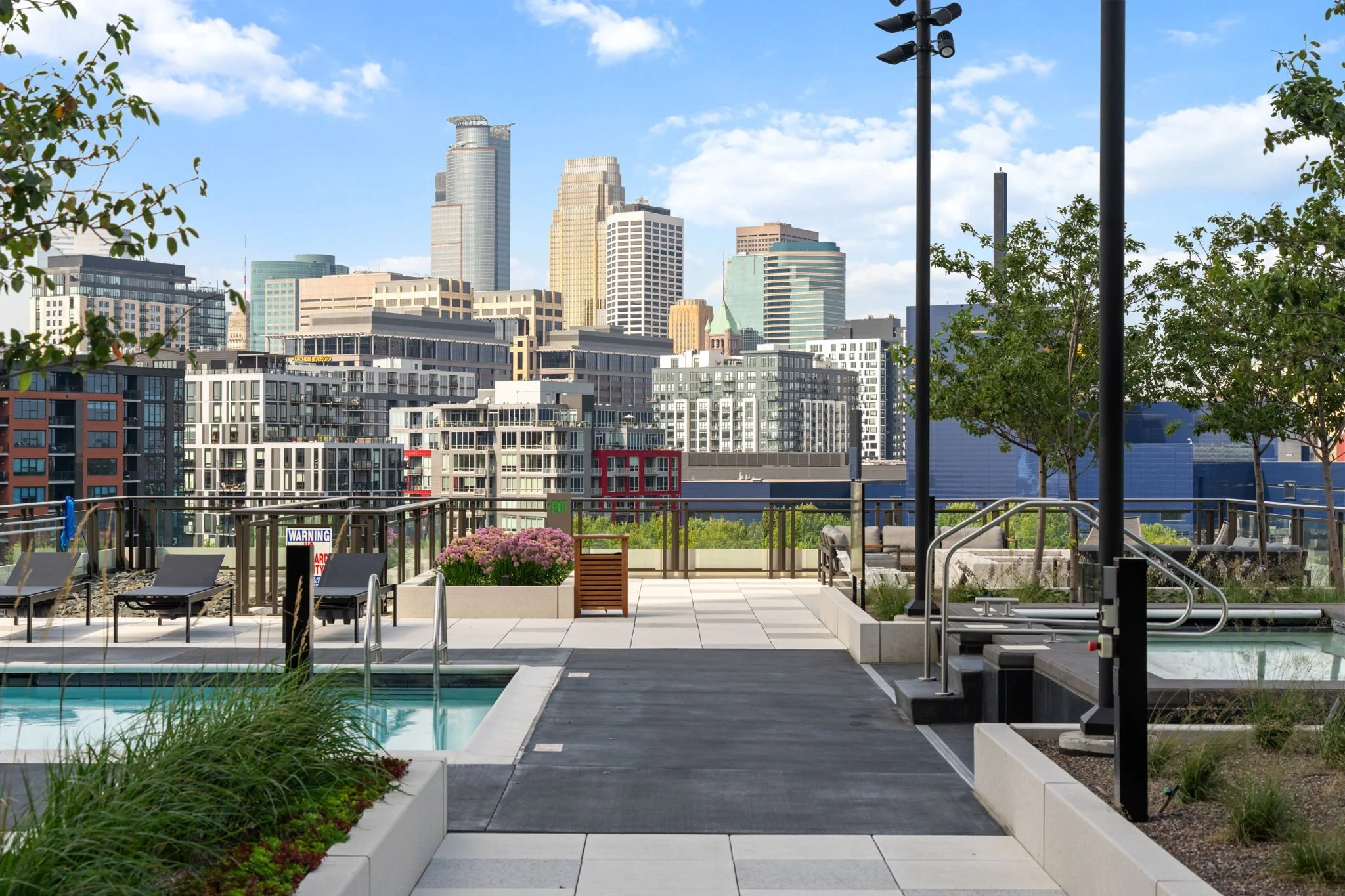 106-web-or-mls-1111-w-river-pkwy-24a.jpg