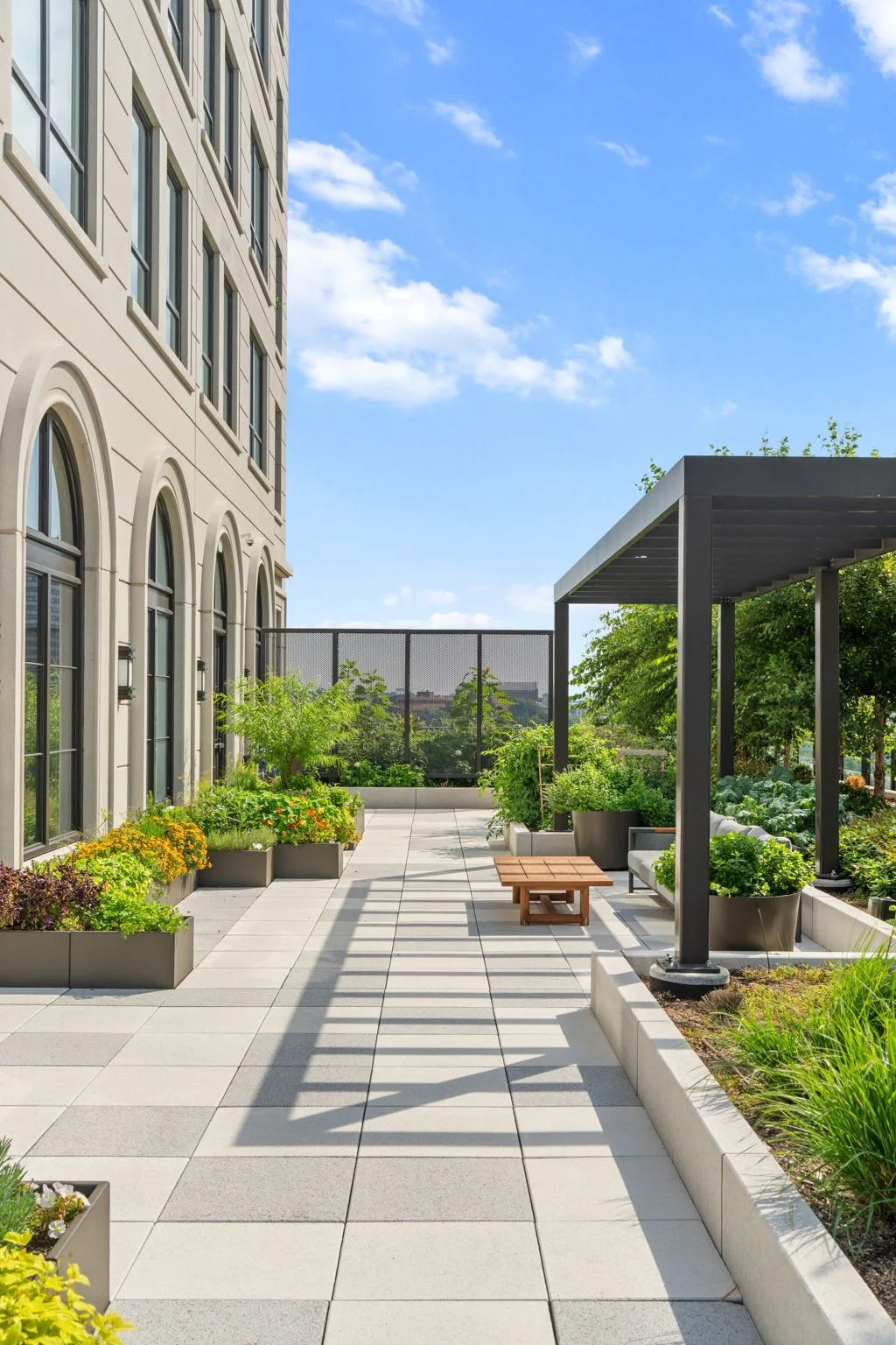 113-web-or-mls-1111-w-river-pkwy-24a.jpg