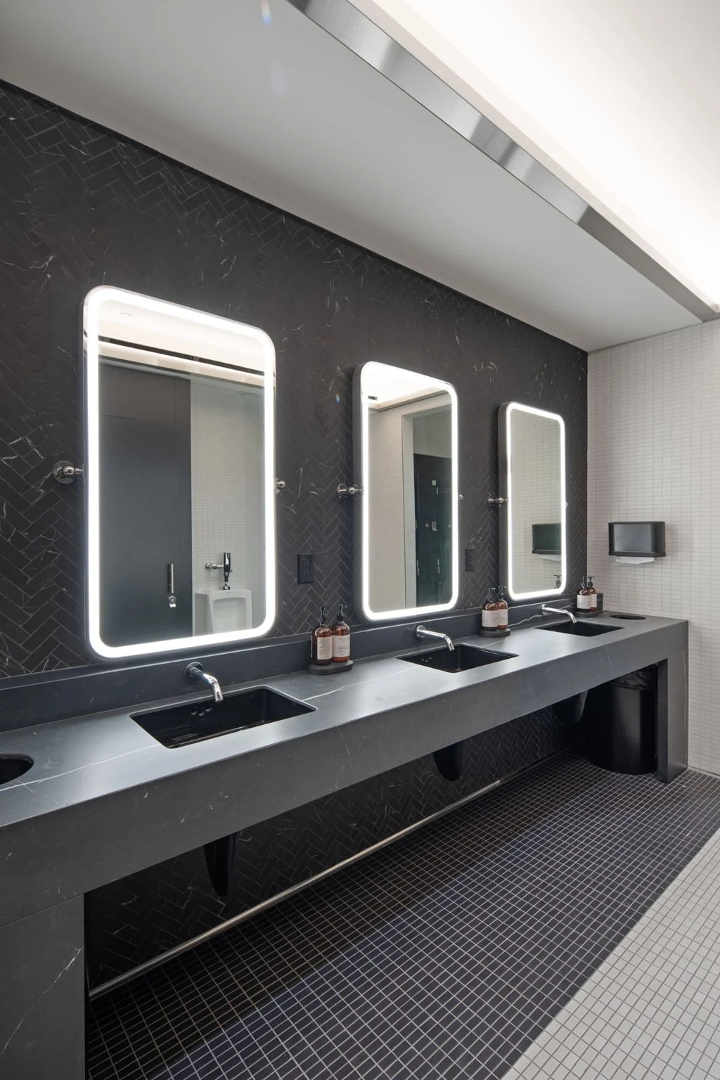 117-web-or-mls-1111-w-river-pkwy-24a.jpg
