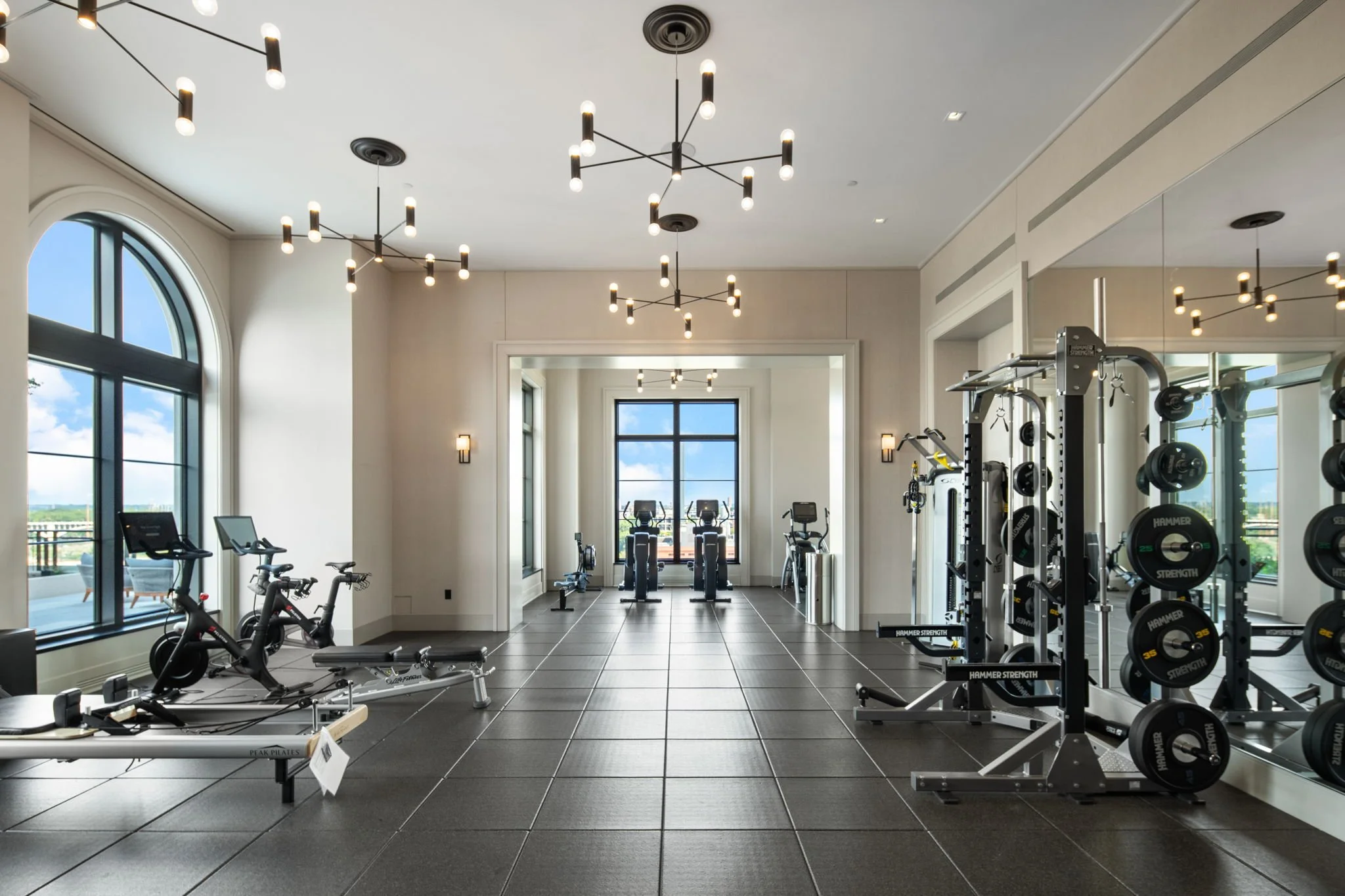 121-web-or-mls-1111-w-river-pkwy-24a.jpg