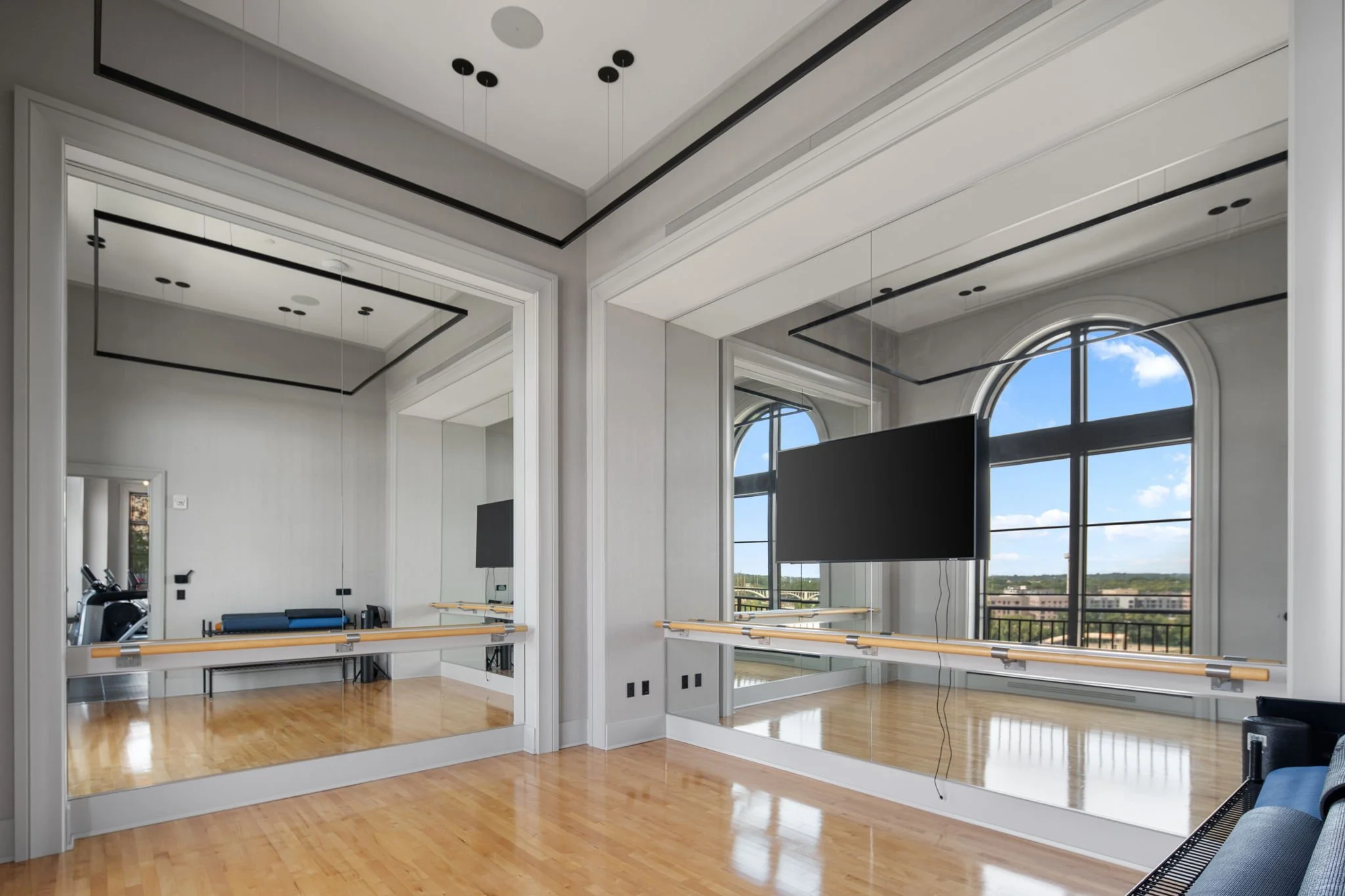 122-web-or-mls-1111-w-river-pkwy-24a.jpg
