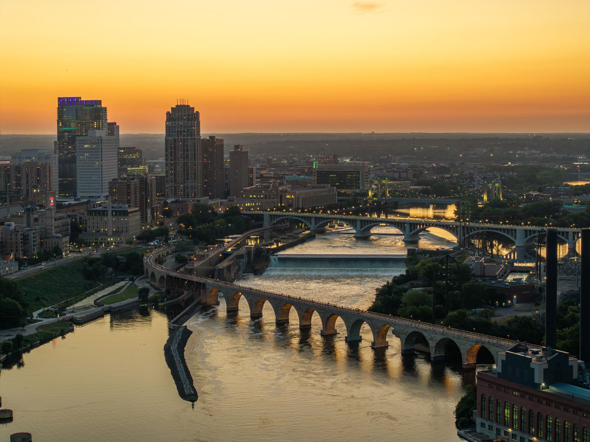 127-web-or-mls-1111-w-river-pkwy-24a.jpg