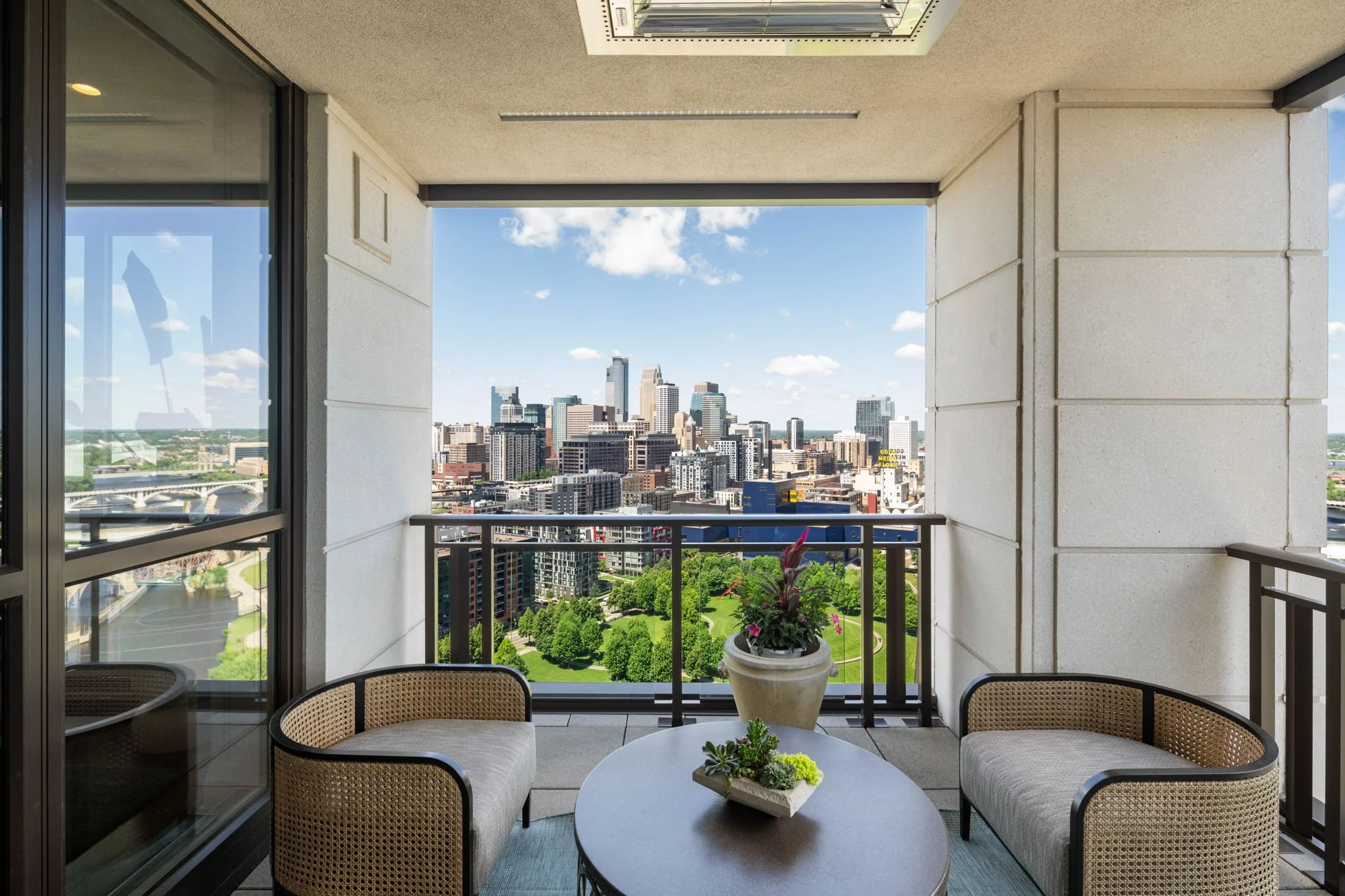 34-web-or-mls-1111-w-river-pkwy-25a.jpg