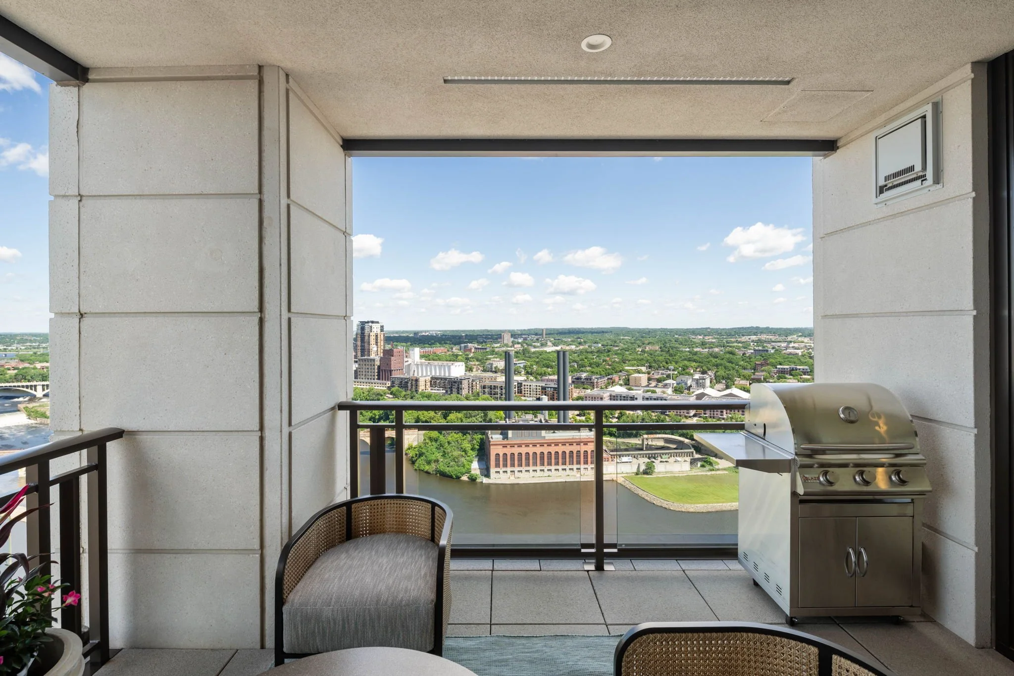 35-web-or-mls-1111-w-river-pkwy-25a.jpg