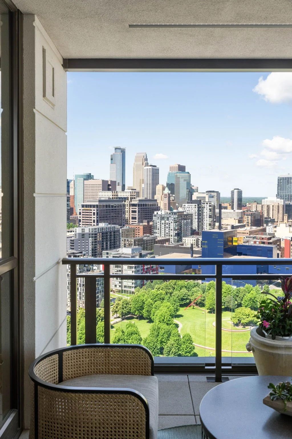 41-web-or-mls-1111-w-river-pkwy-25a.jpg