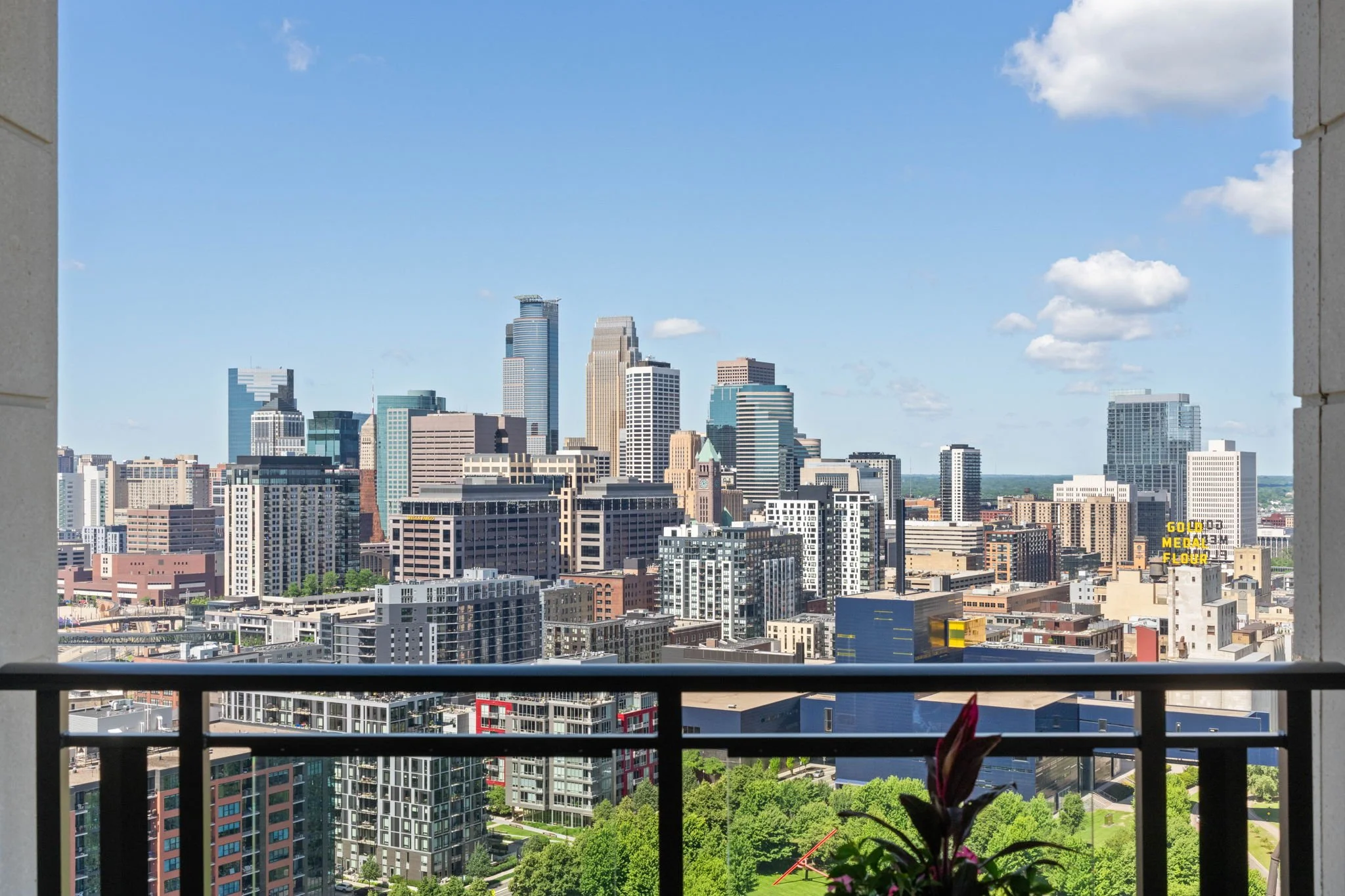 43-web-or-mls-1111-w-river-pkwy-25a.jpg