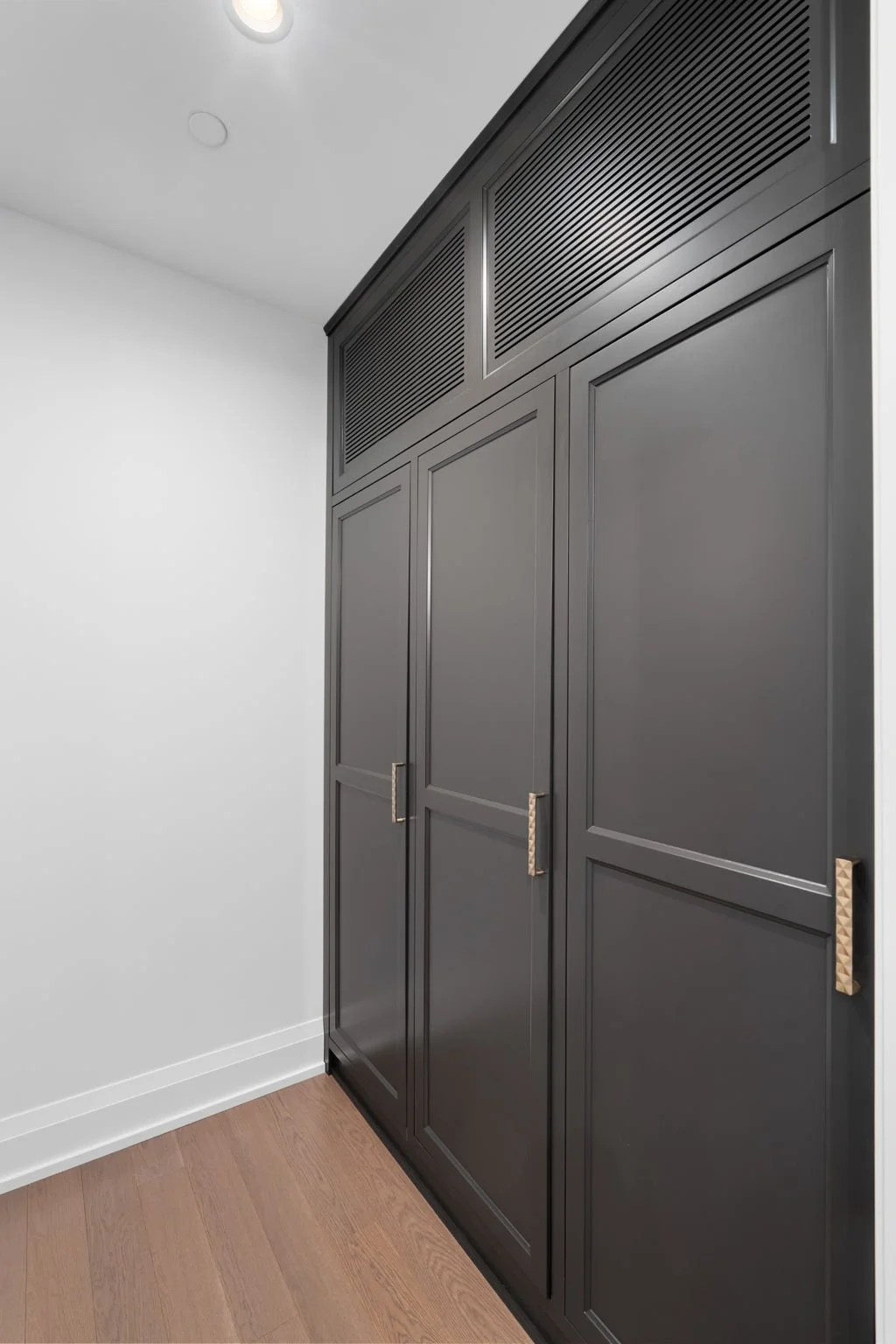 50-8-web-or-mls-1111-w-river-pkwy-25a.jpg