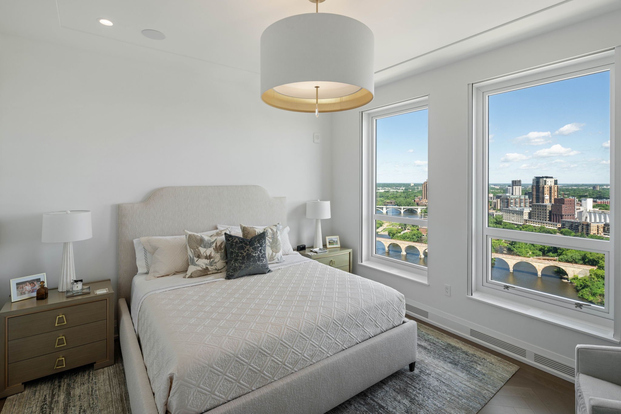 51-64-web-or-mls-1111-w-river-pkwy-25a.jpg