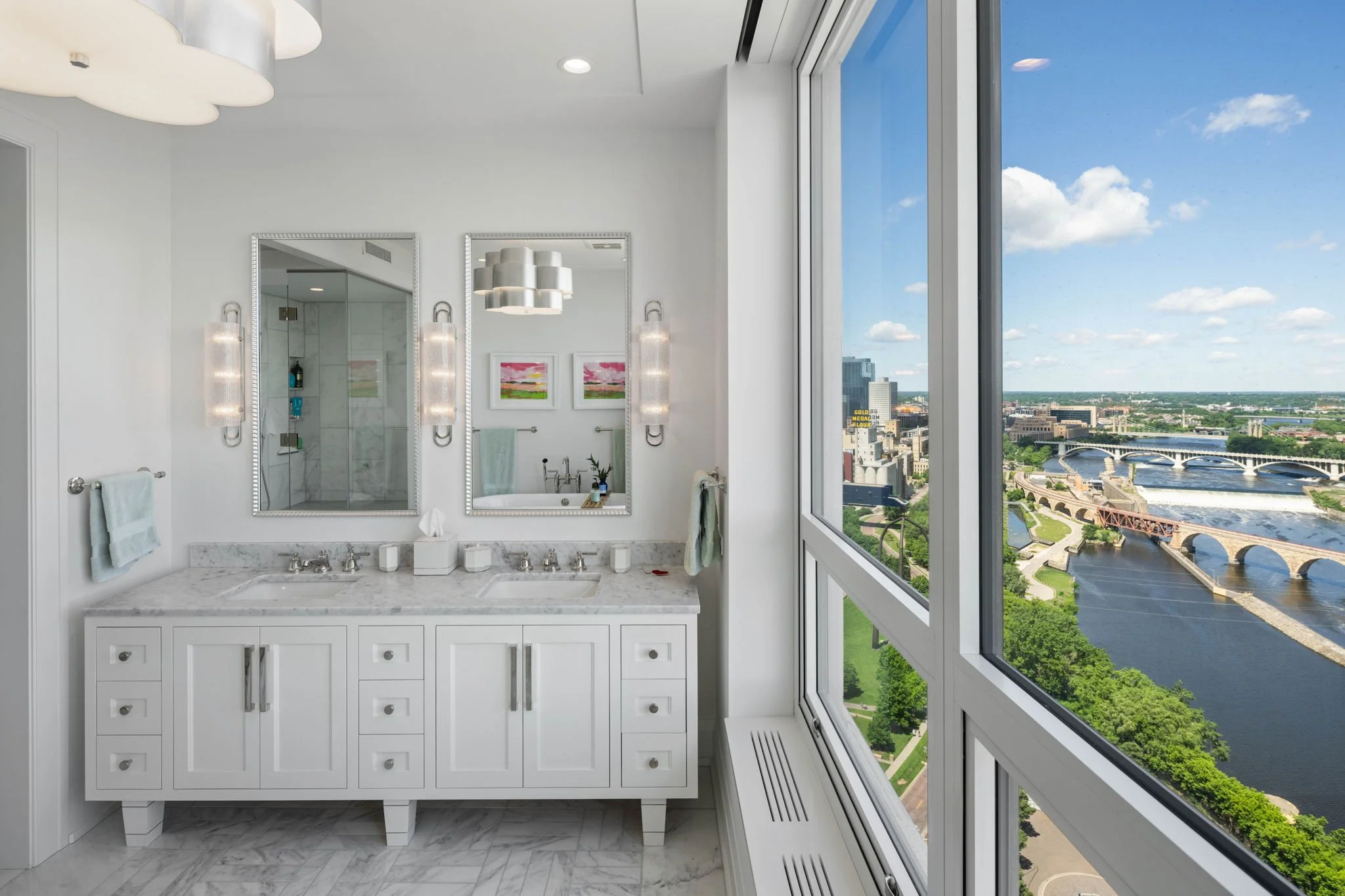 51-70-web-or-mls-1111-w-river-pkwy-25a.jpg