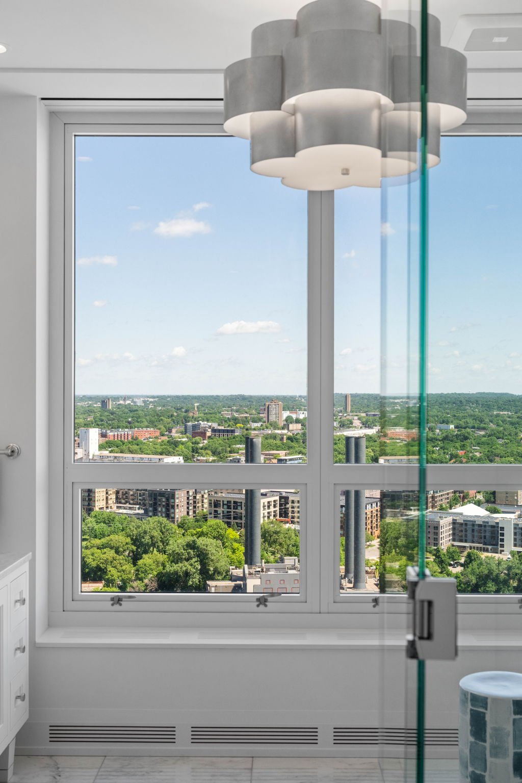 51-71-web-or-mls-1111-w-river-pkwy-25a.jpg