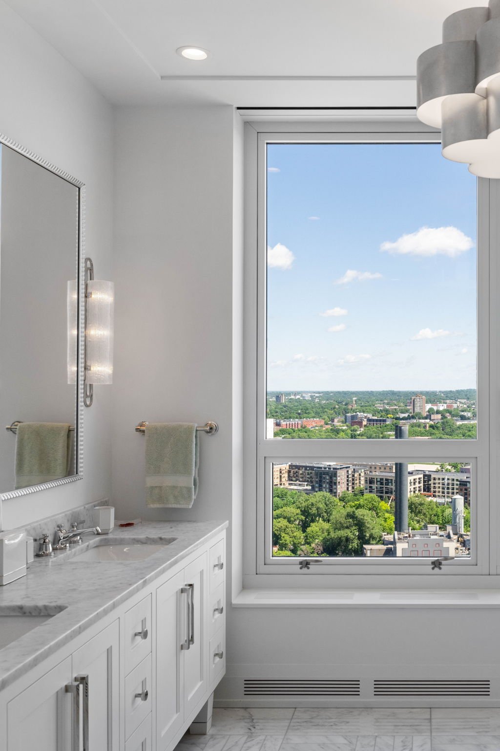 51-72-web-or-mls-1111-w-river-pkwy-25a.jpg