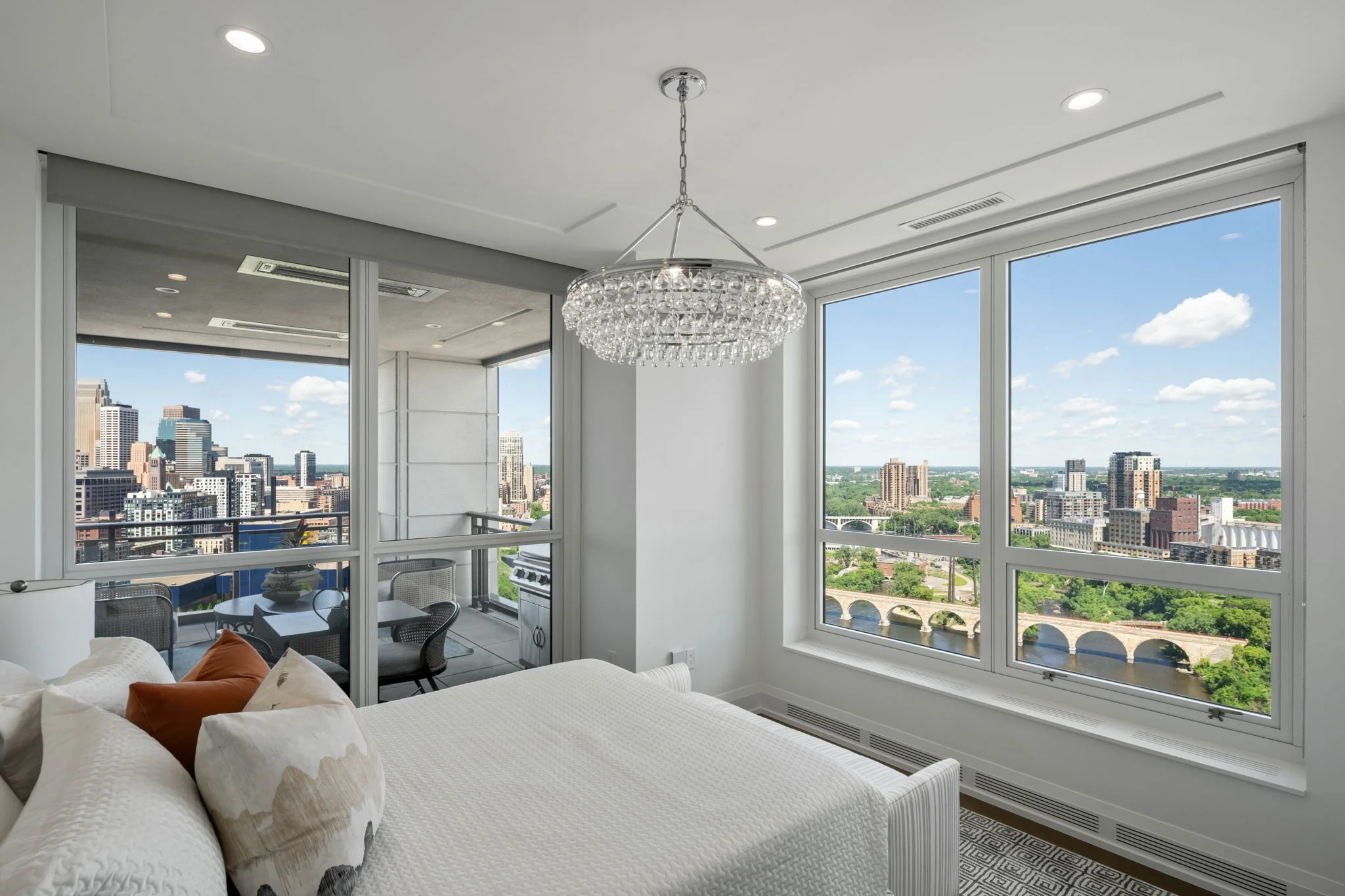 52-38-web-or-mls-1111-w-river-pkwy-25a.jpg