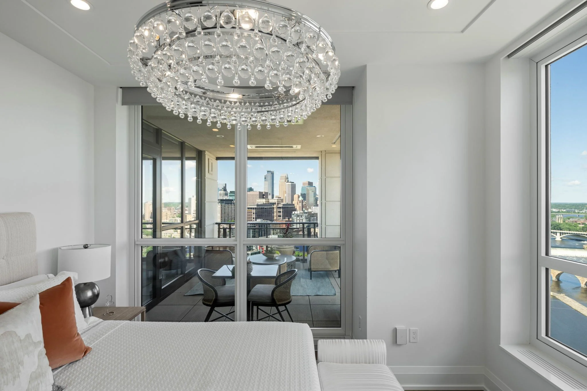52-39-web-or-mls-1111-w-river-pkwy-25a.jpg