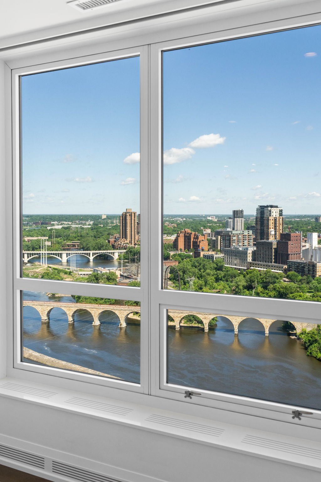 60-web-or-mls-1111-w-river-pkwy-25a.jpg