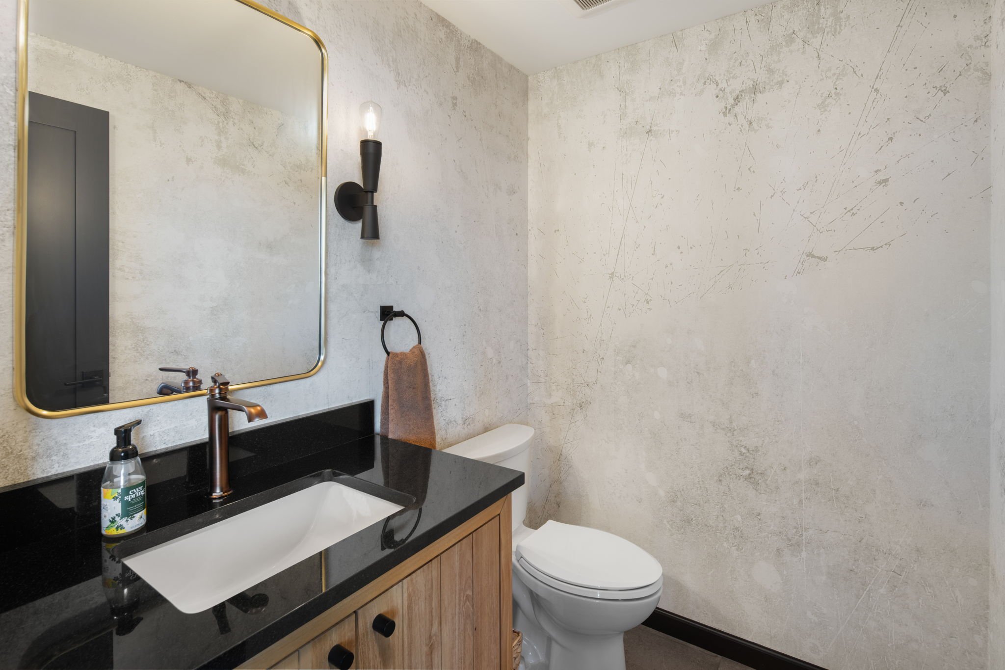 82-web-or-mls-1111-w-river-pkwy-25a.jpg