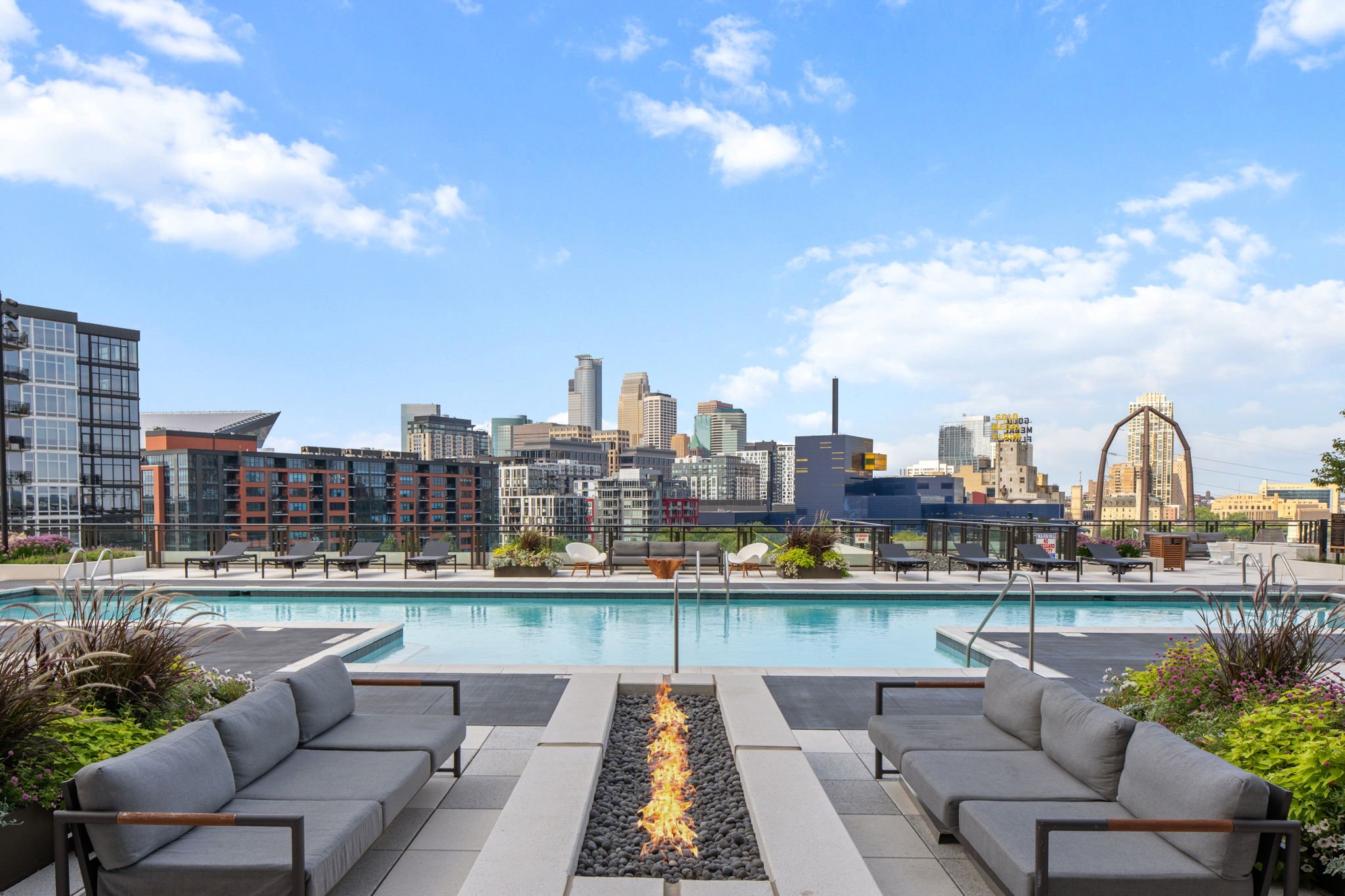 113-web-or-mls-1111-w-river-pkwy-25a.jpg