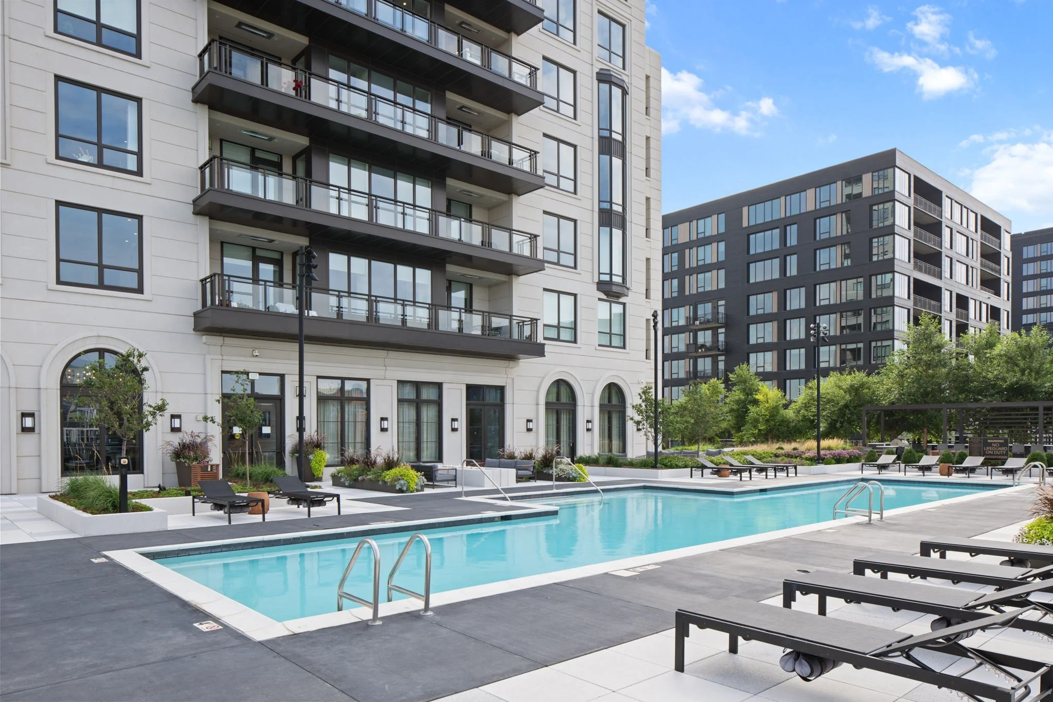 115-web-or-mls-1111-w-river-pkwy-25a.jpg