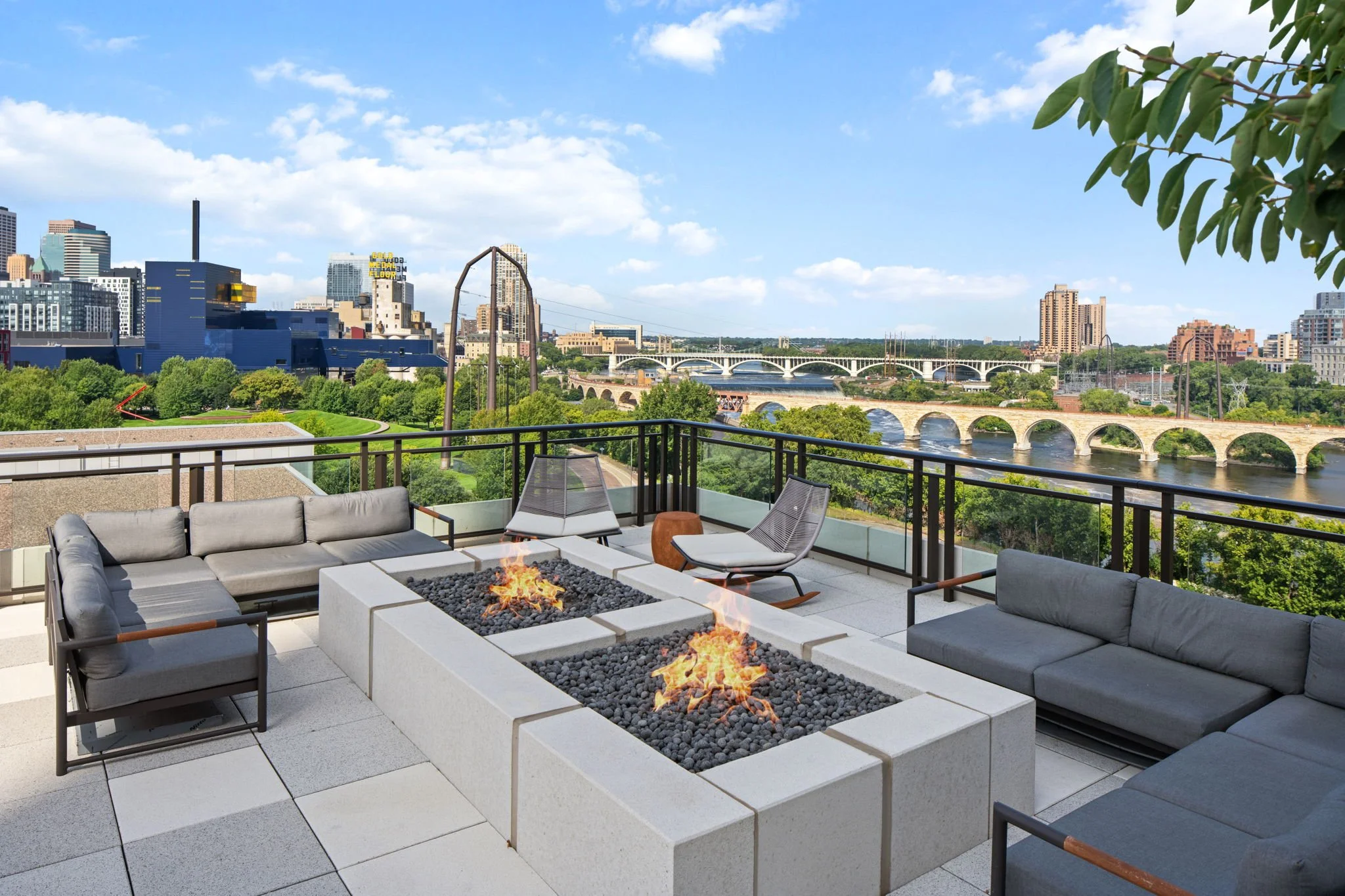 116-web-or-mls-1111-w-river-pkwy-25a.jpg