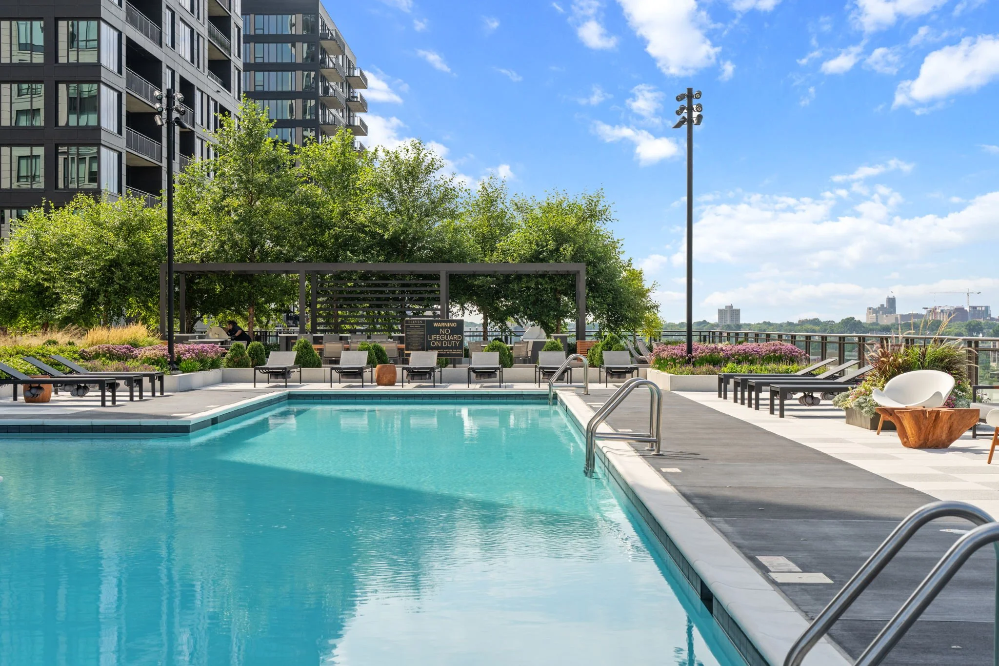 117-web-or-mls-1111-w-river-pkwy-25a.jpg