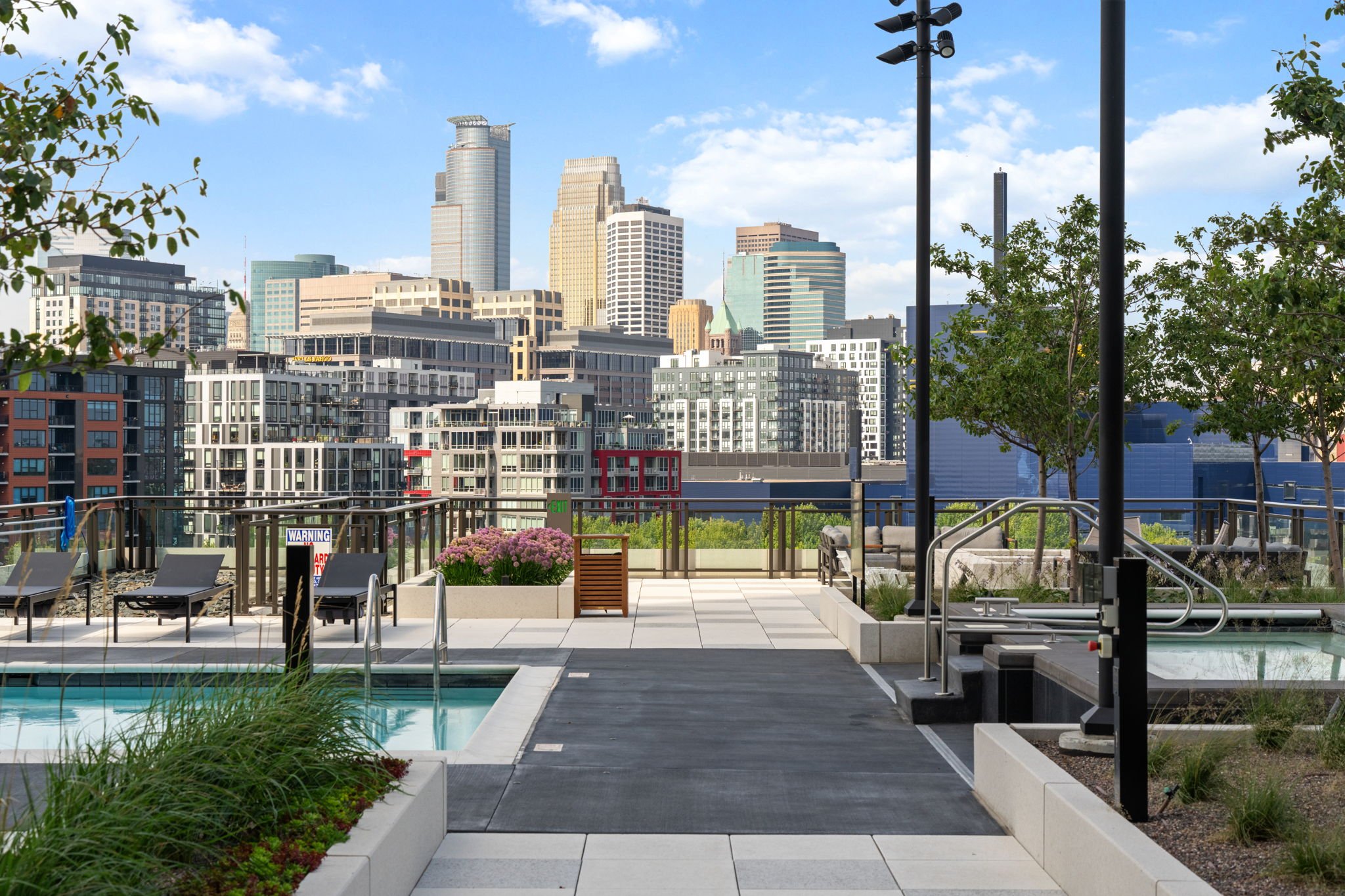 118-web-or-mls-1111-w-river-pkwy-25a.jpg